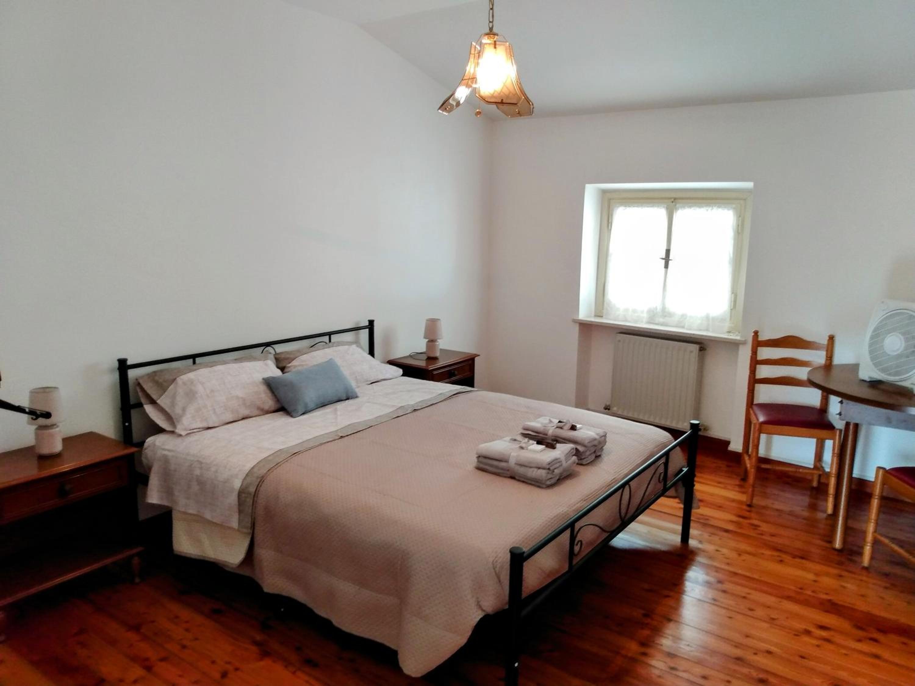 Queen Room with Shared Bathroom