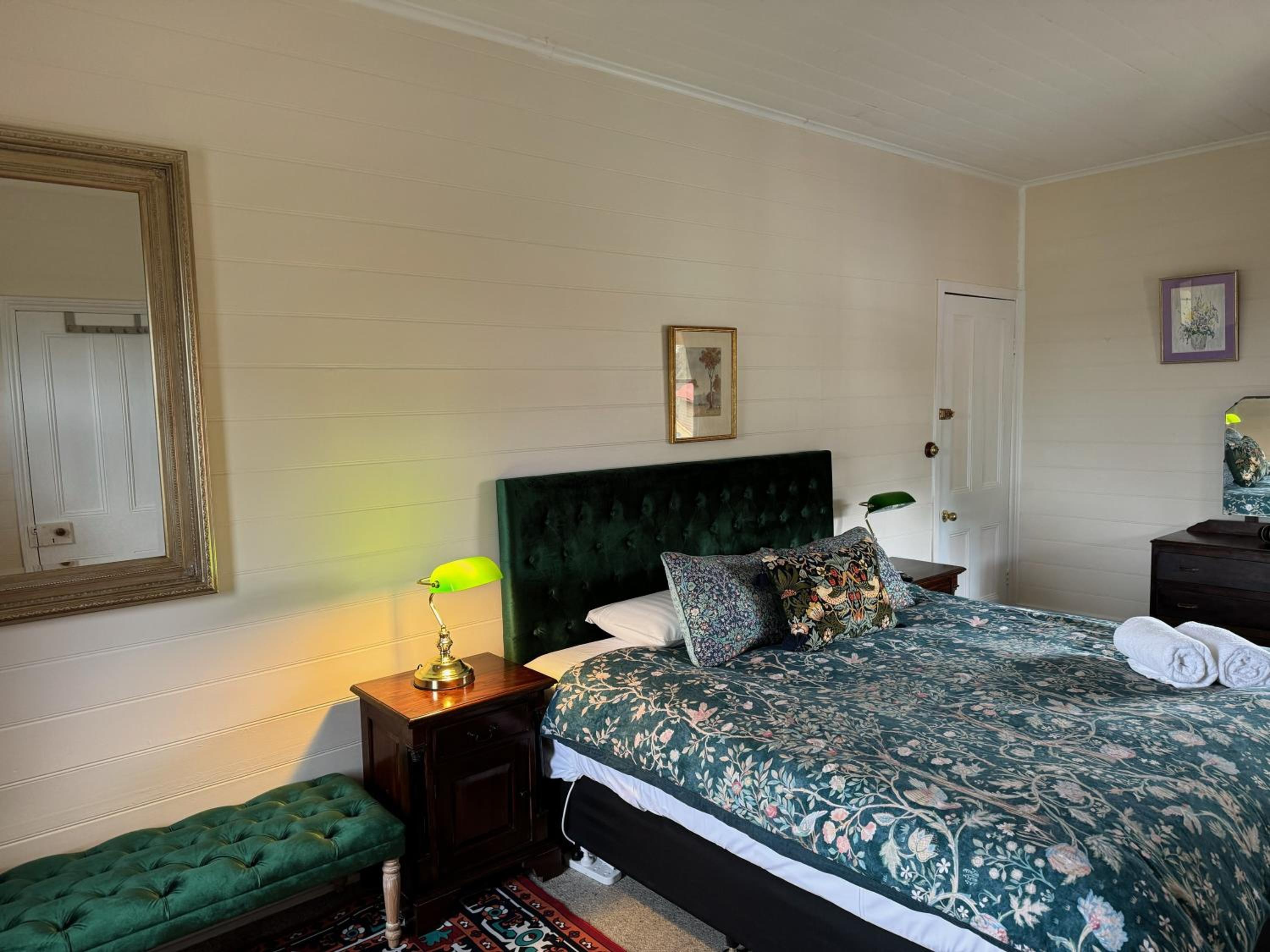Queen Room With Private External Bathroom  photo 3