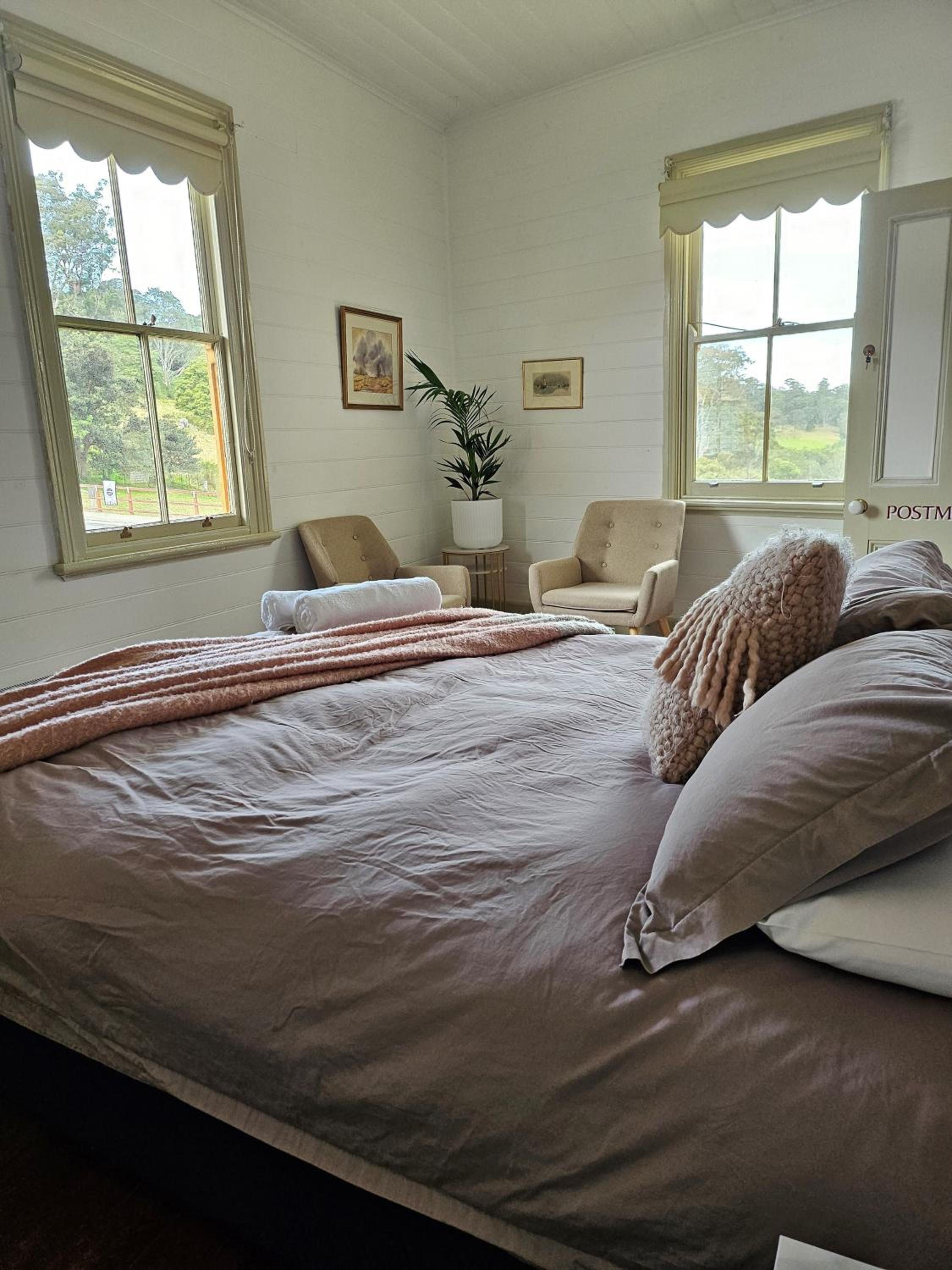 Queen Room photo 1
