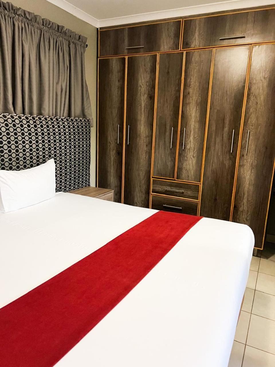 Small Double or Twin Room - Photo 4