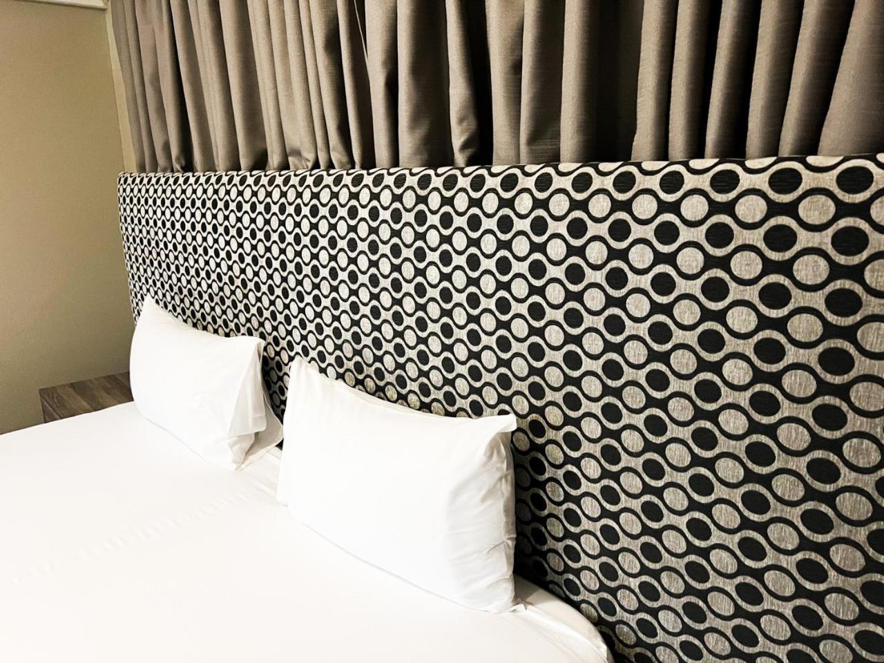 Small Double or Twin Room - Photo 1