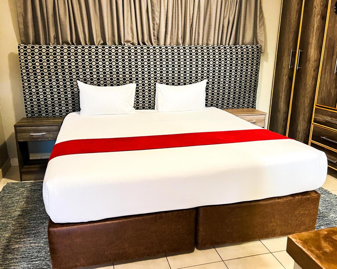 Small Double or Twin Room - Photo 3