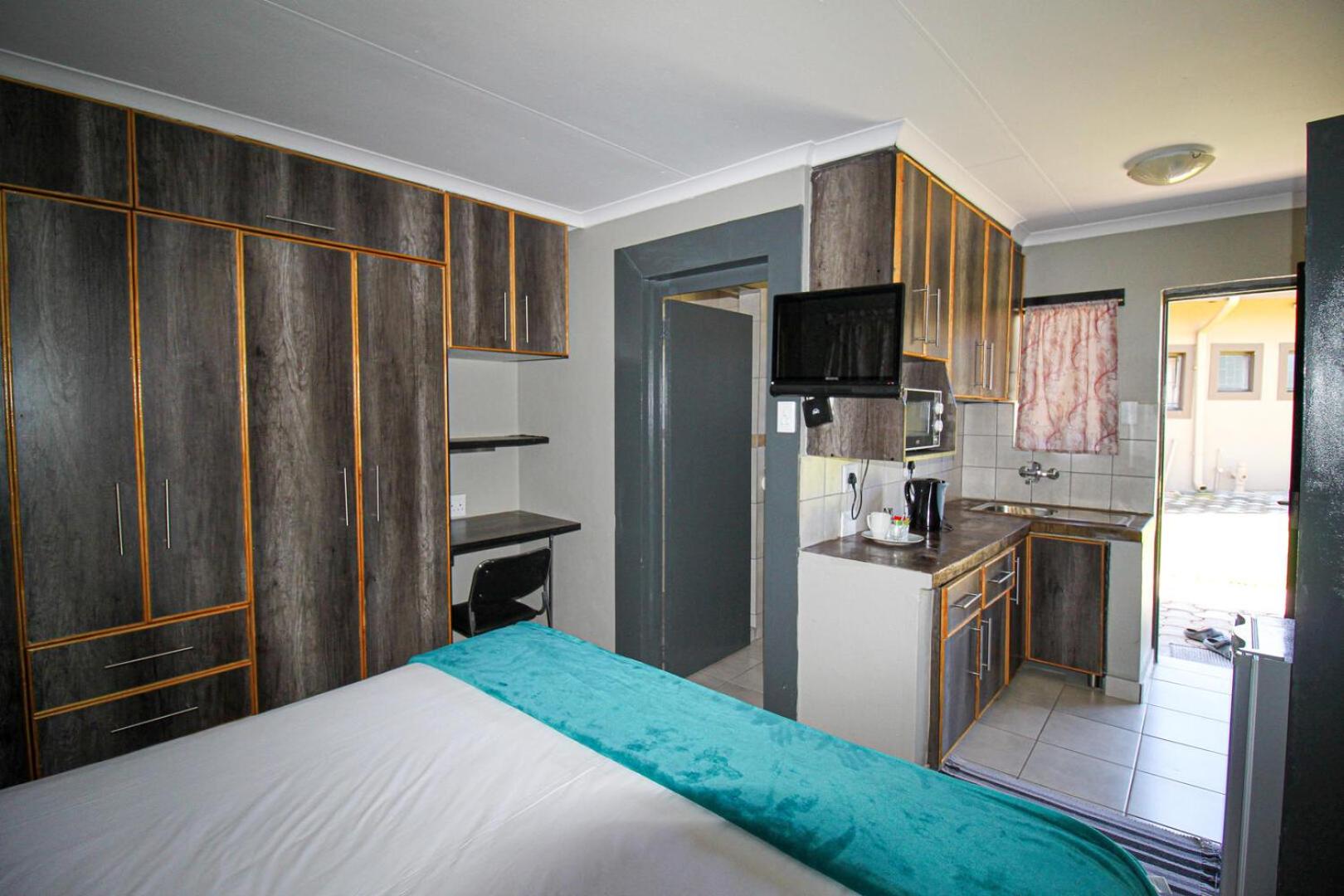 Deluxe Twin Room - Photo 3