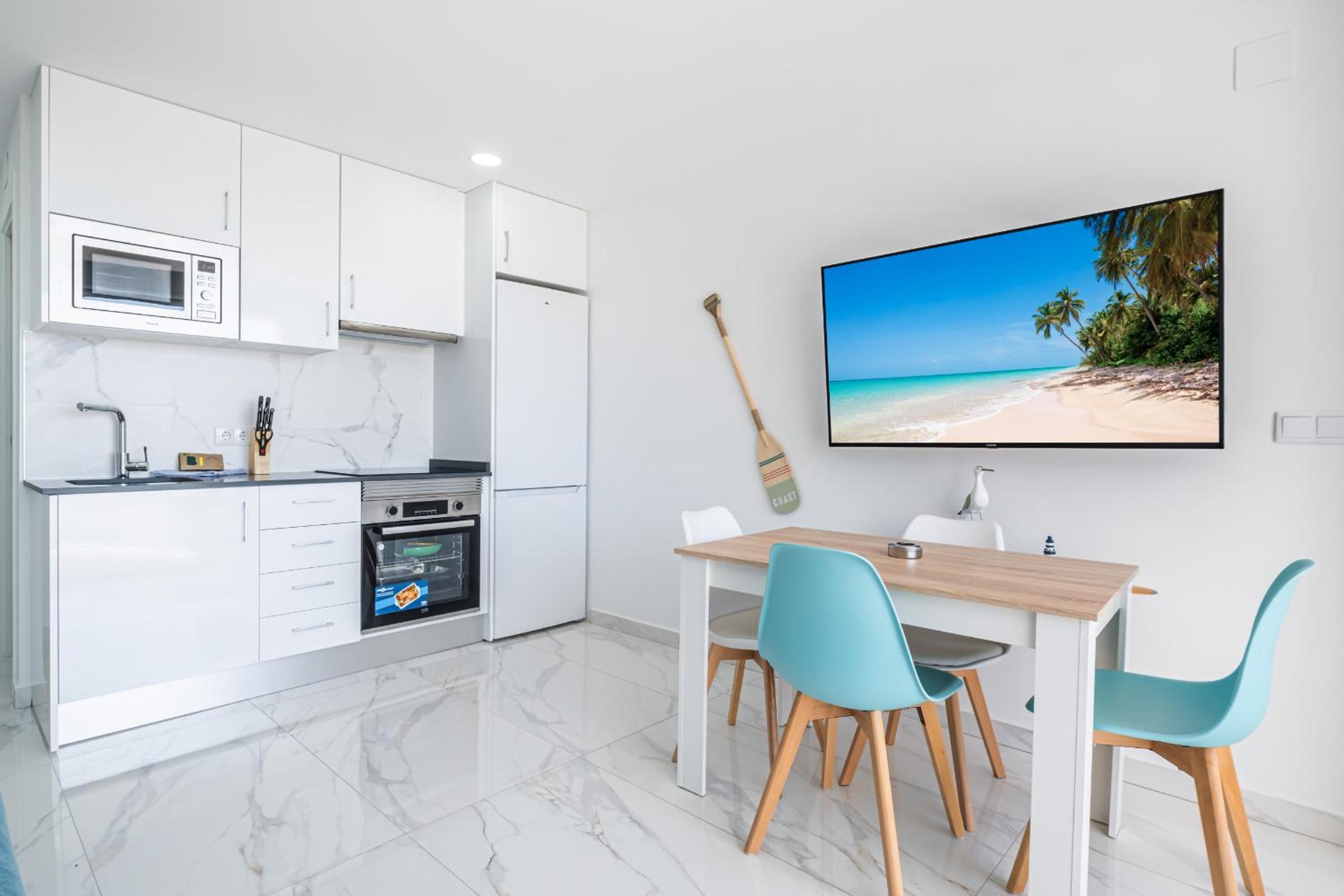 One-Bedroom Apartment with Sea View and Terrace photo 2