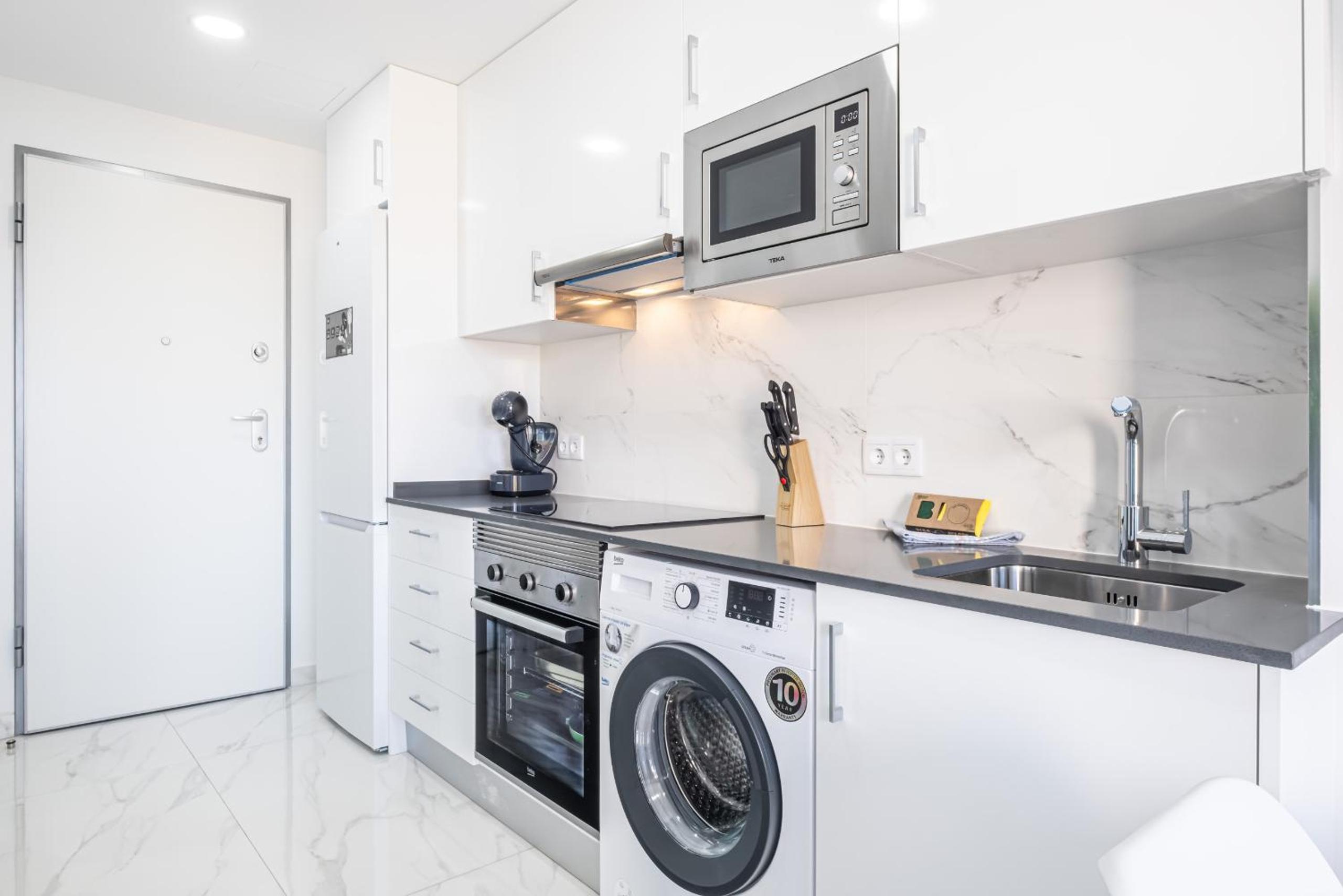 One-Bedroom Apartment with Sea View photo 3
