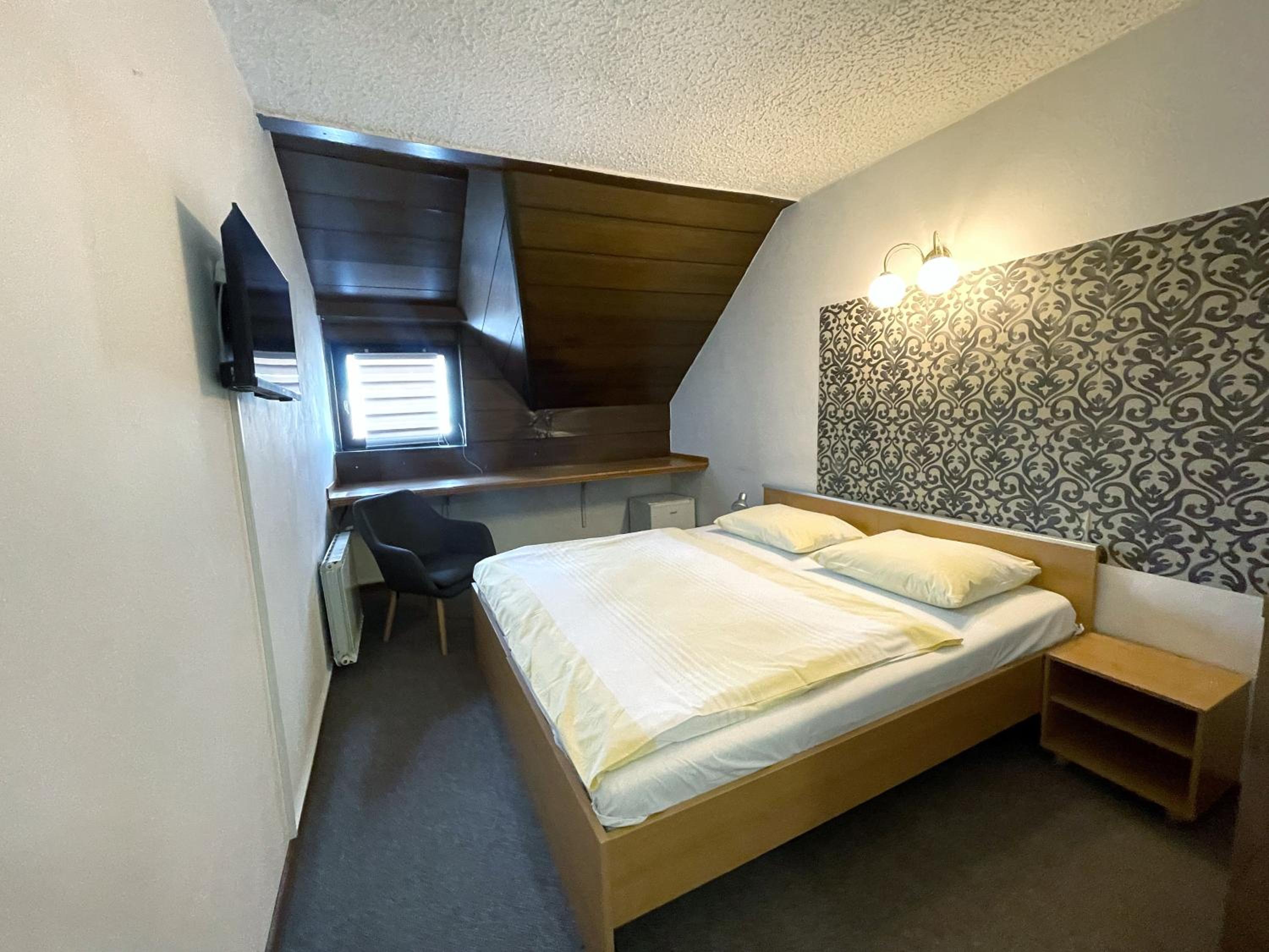 Twin Room - Photo 3