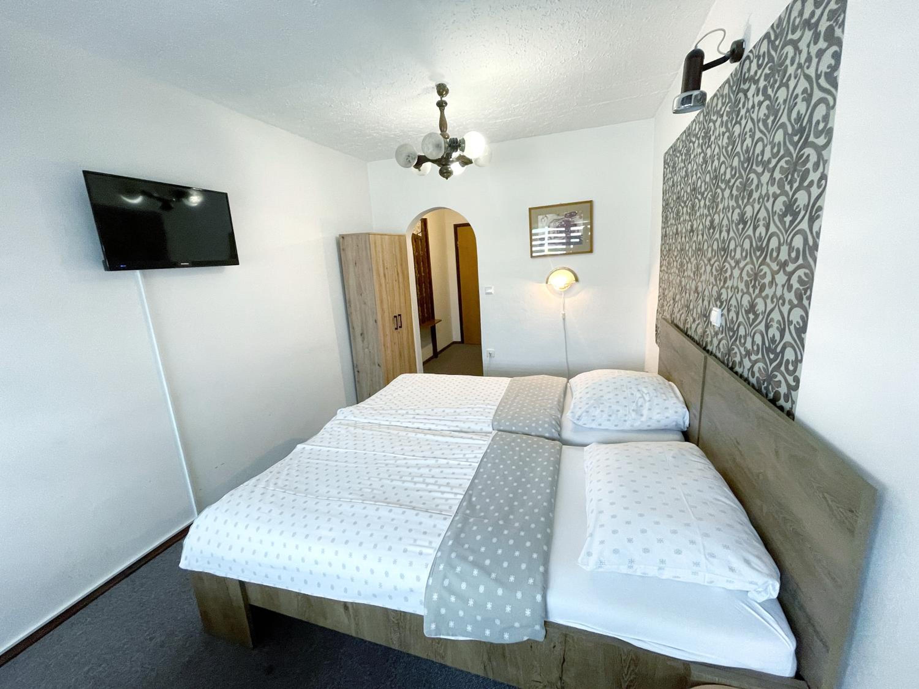 Twin Room - Photo 7