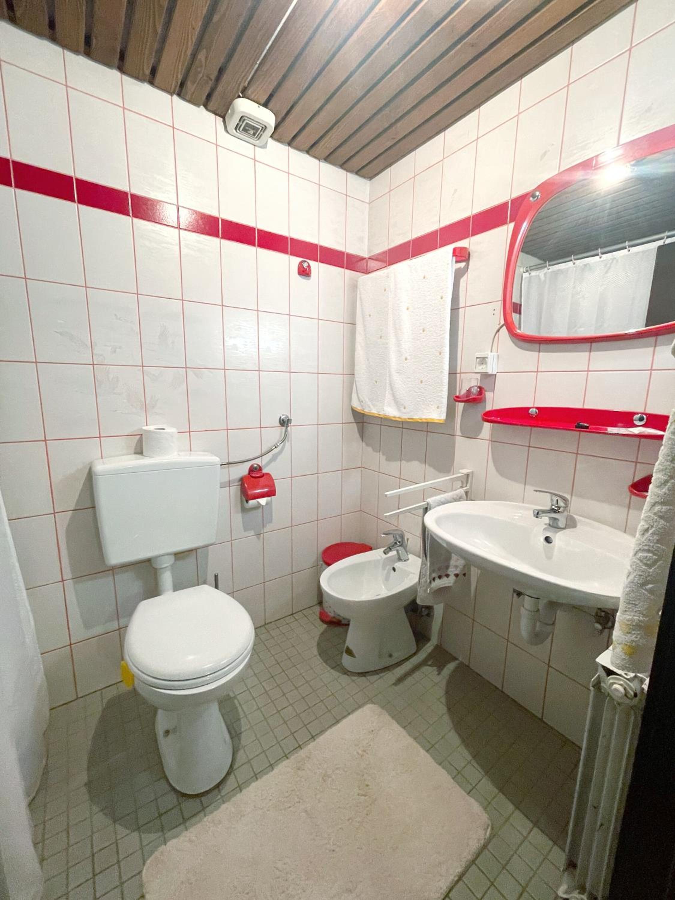 Deluxe Queen Room - Photo 3