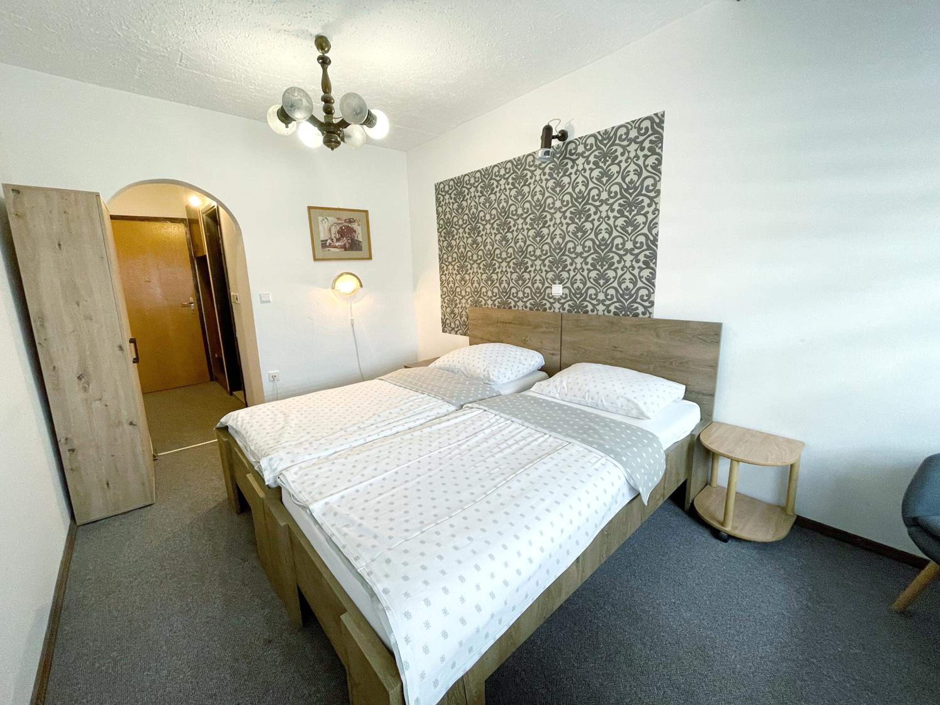 Twin Room - Photo 10