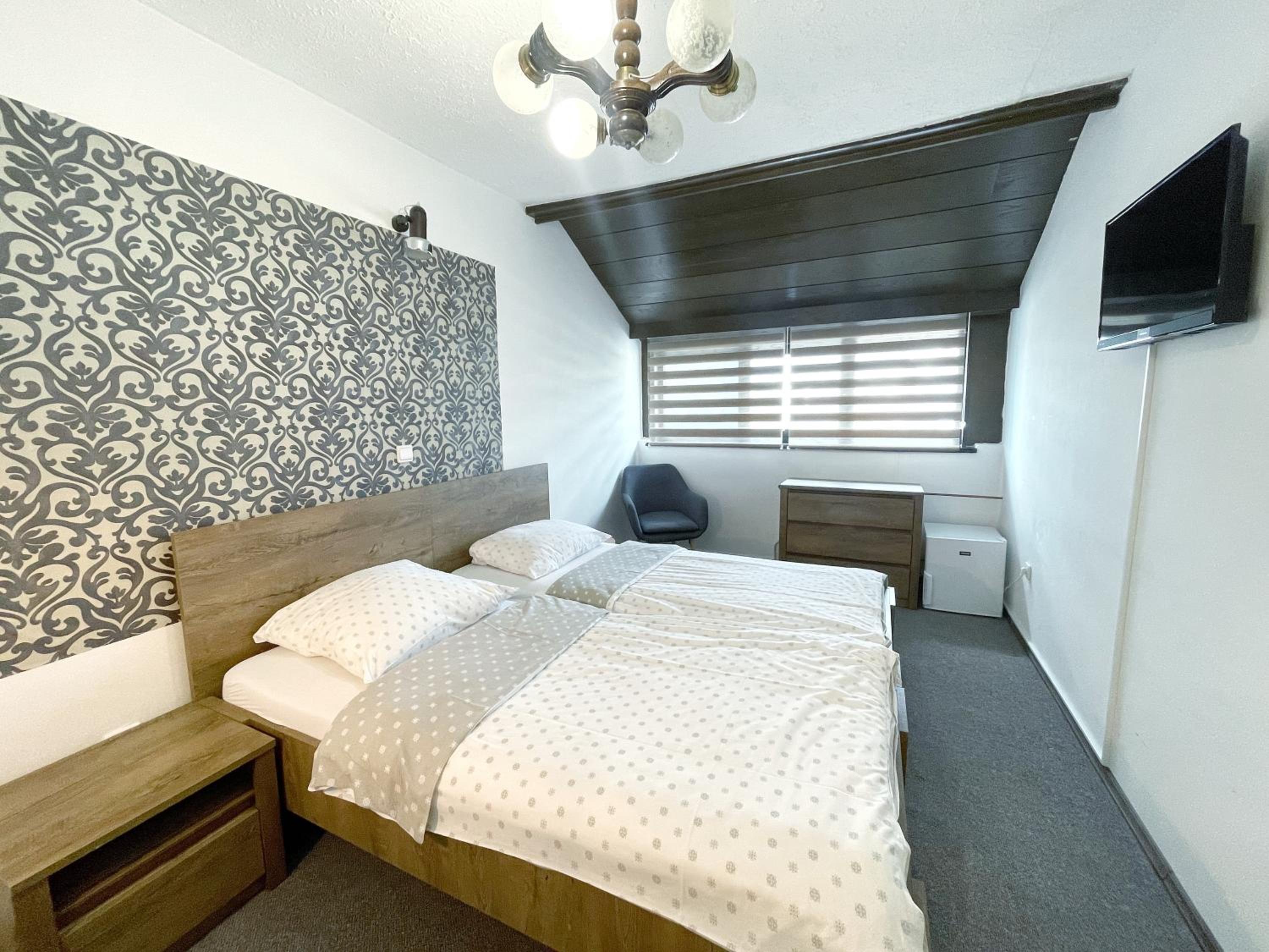 Twin Room - Photo 11