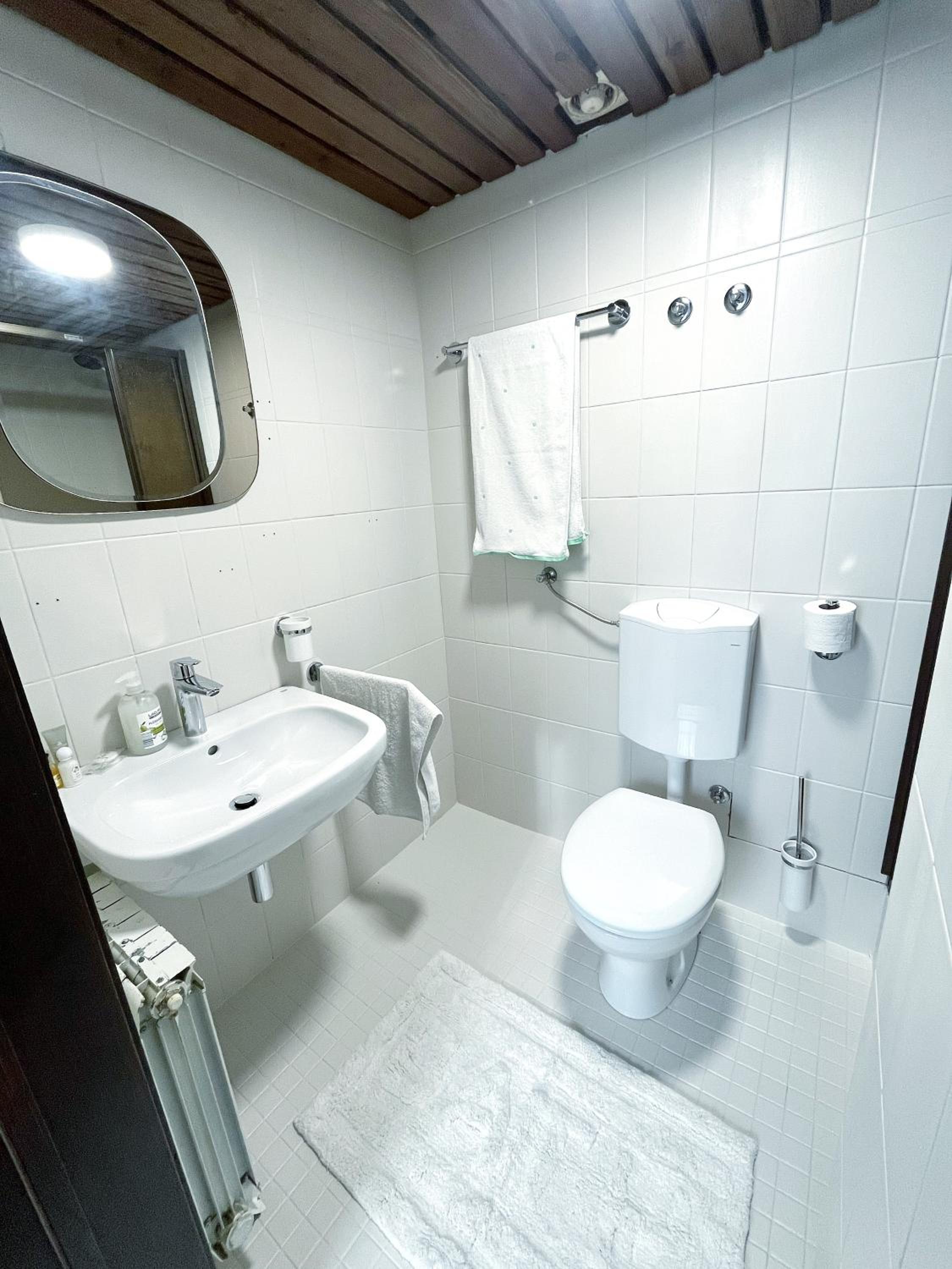Twin Room - Photo 13