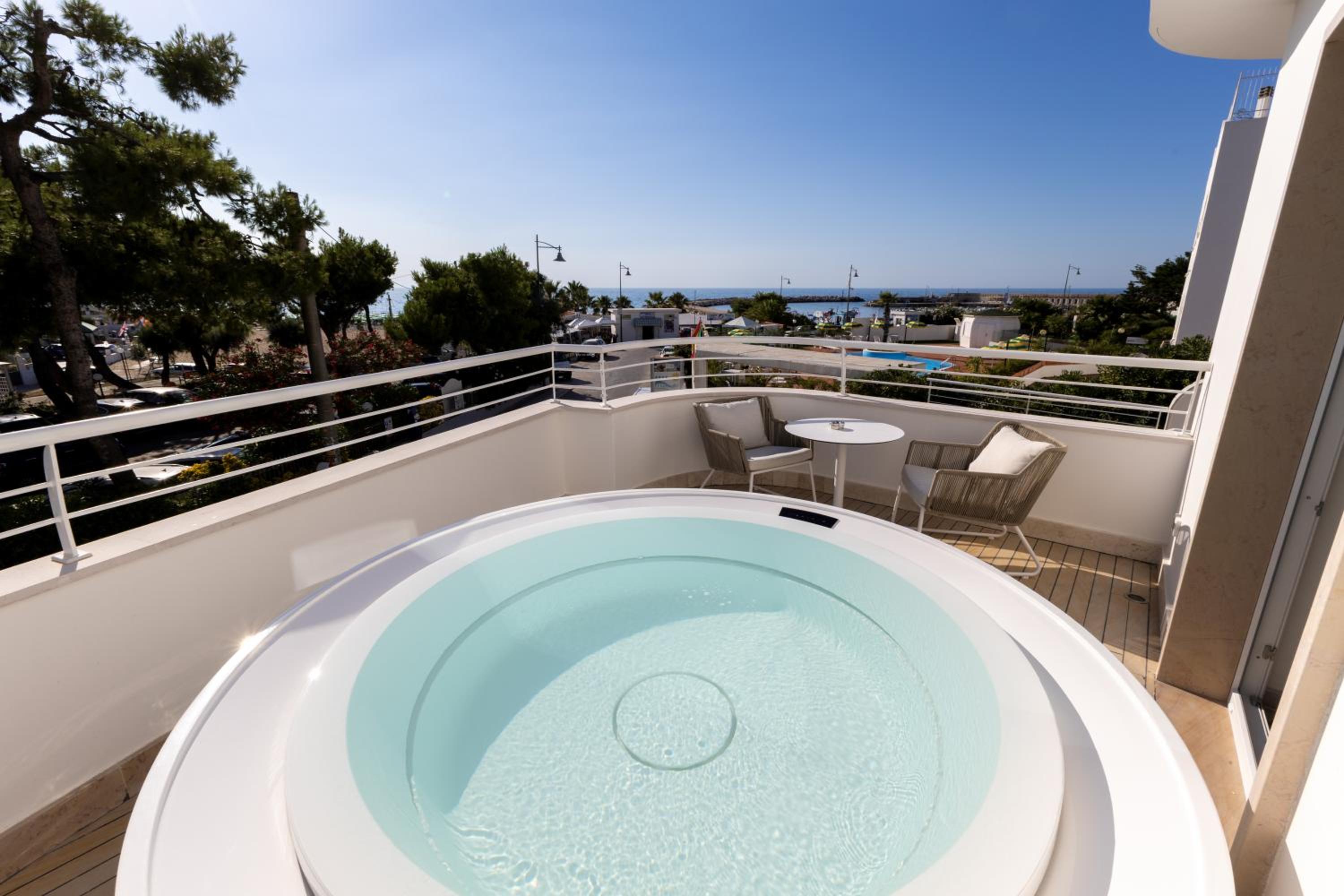 King Room with Spa Bath photo 2