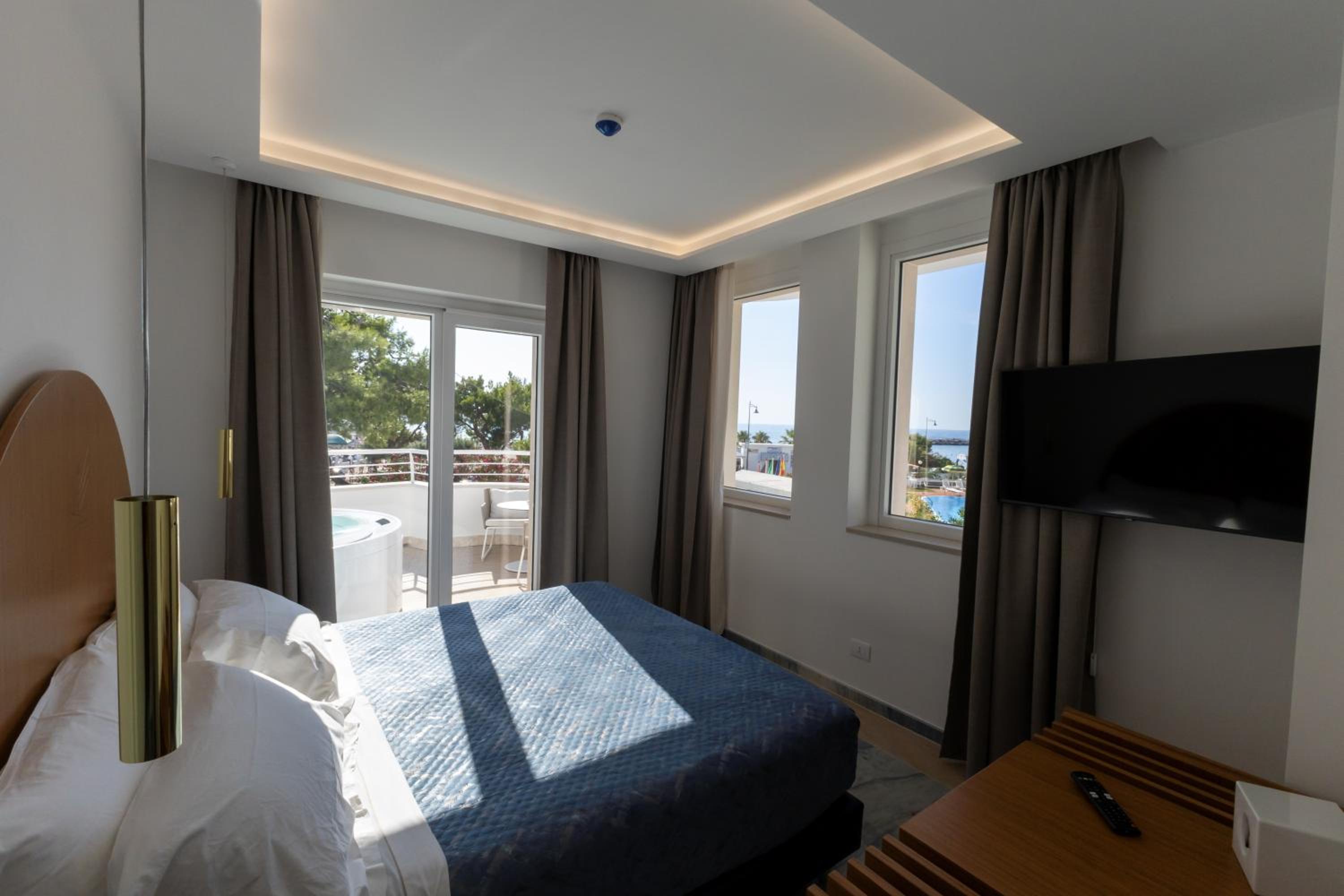King Room with Spa Bath