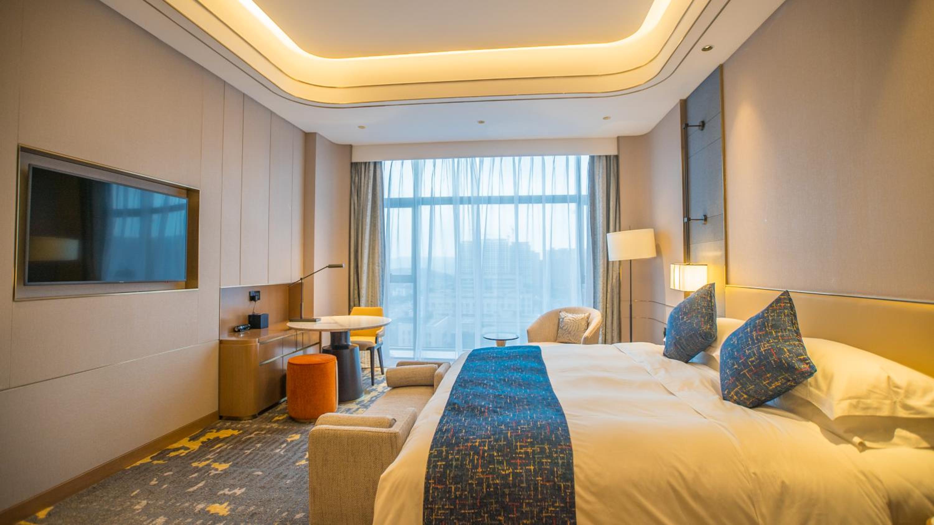 Deluxe Queen Room