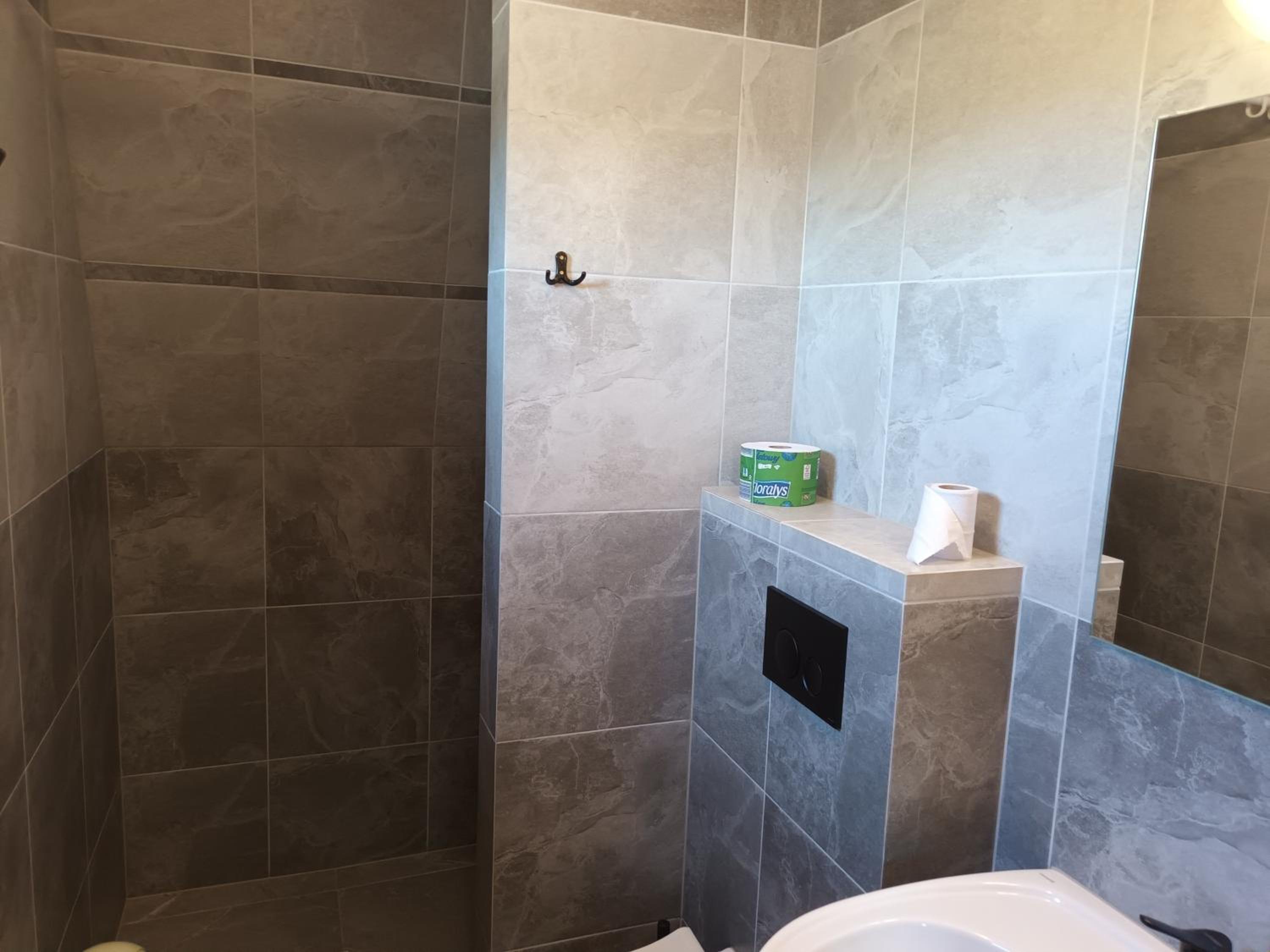 Budget Double Room - Photo 6