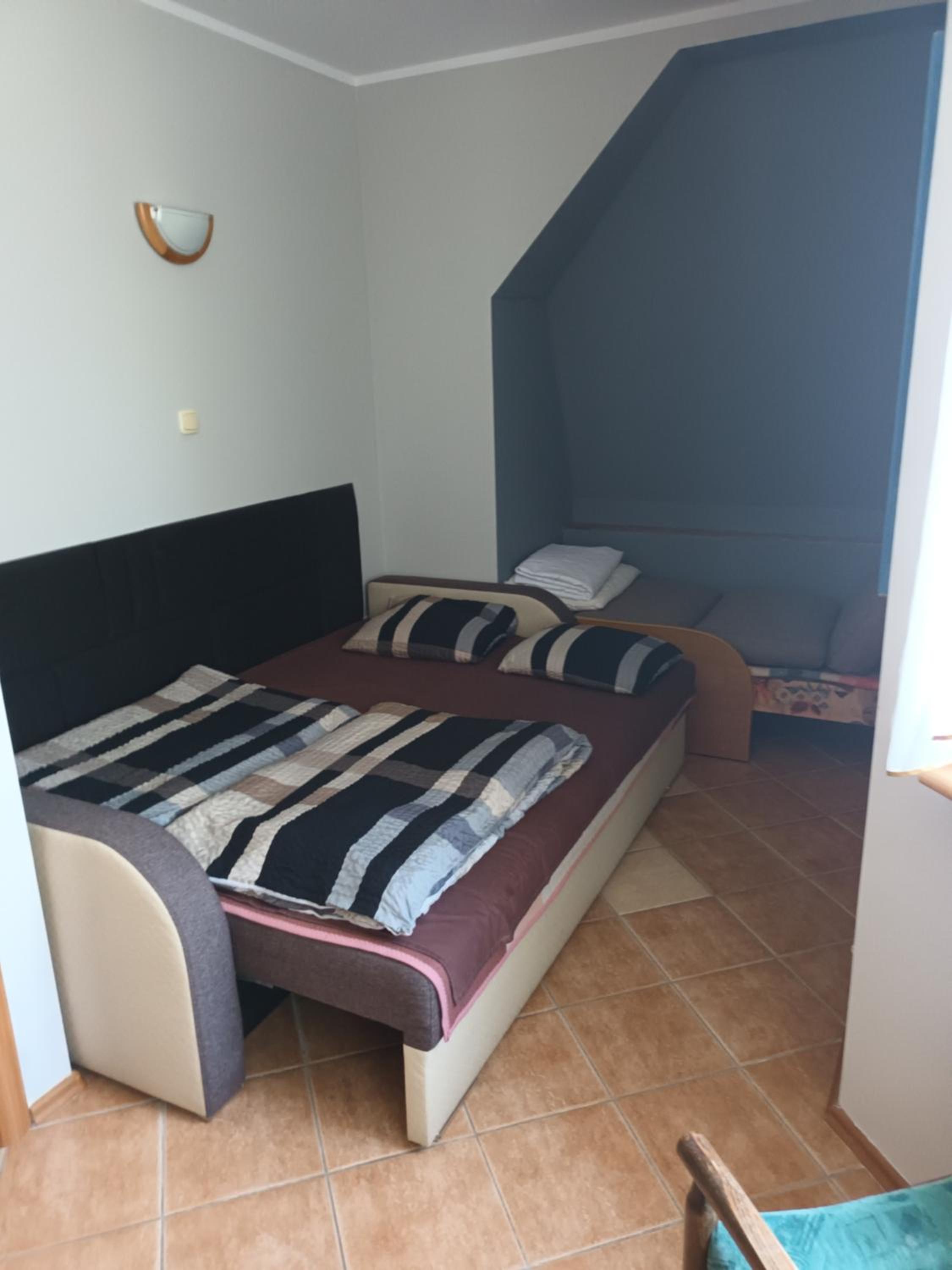 Budget Double Room - Photo 7