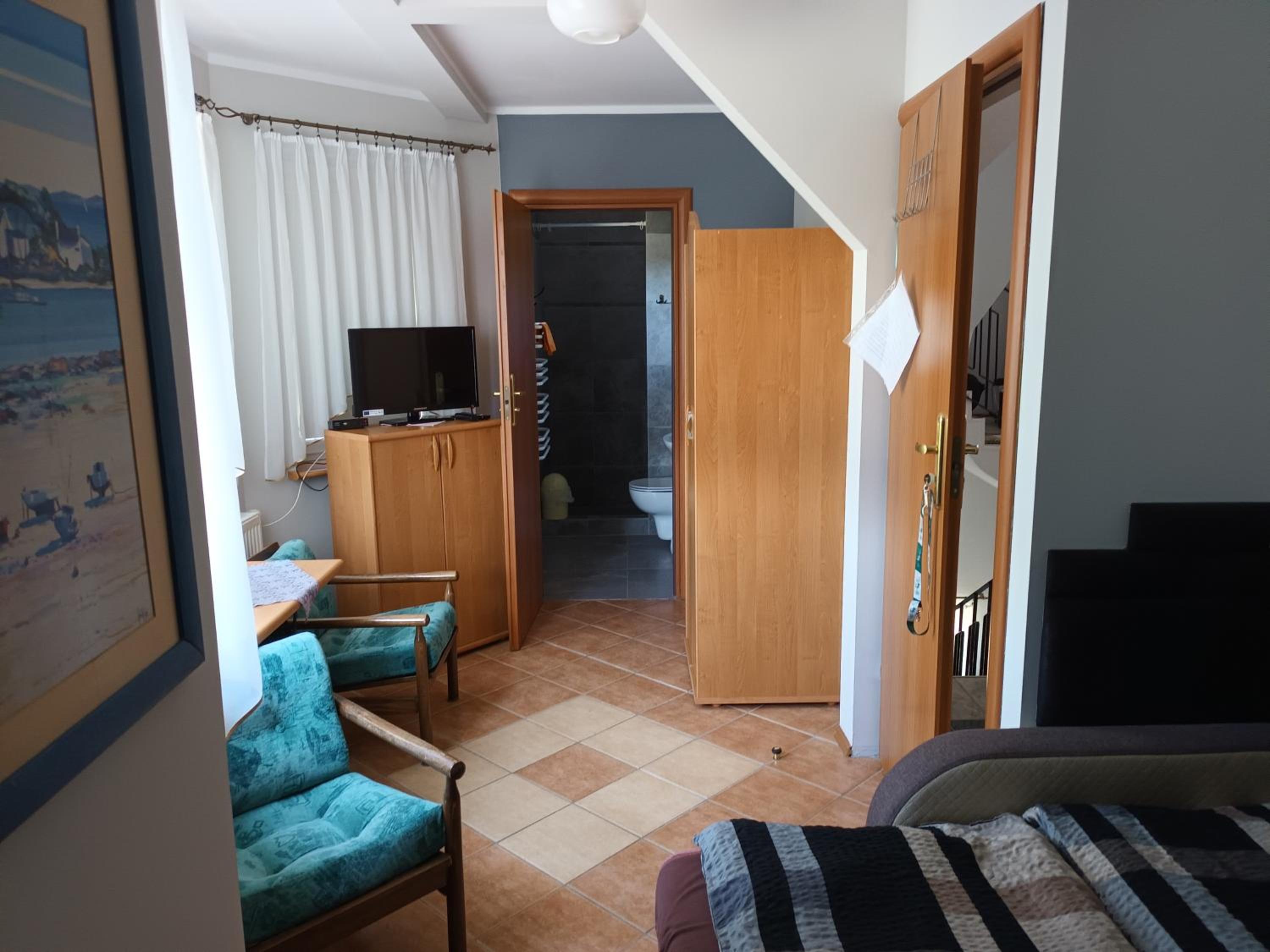 Budget Double Room - Photo 5