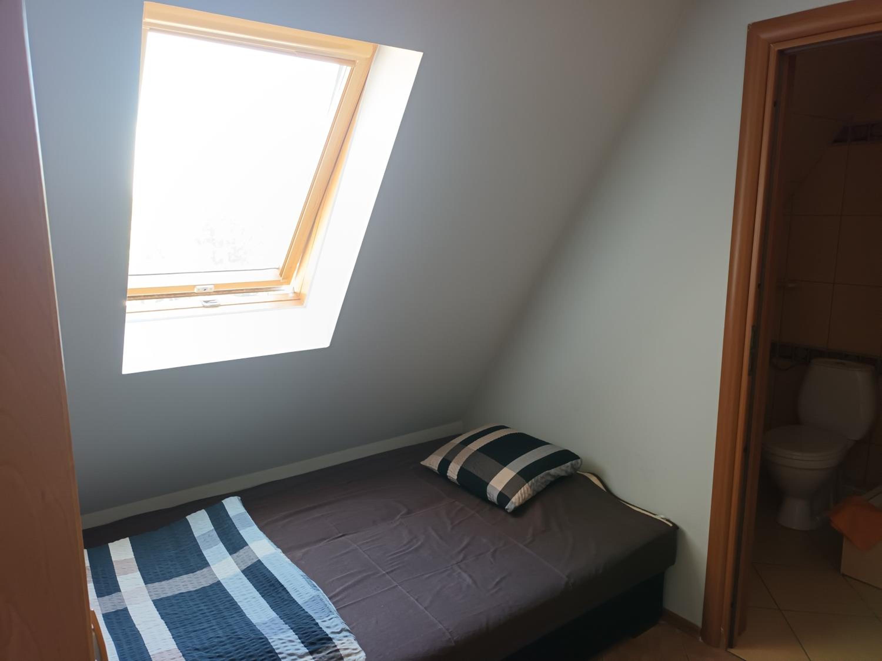 Budget Double Room - Photo 8