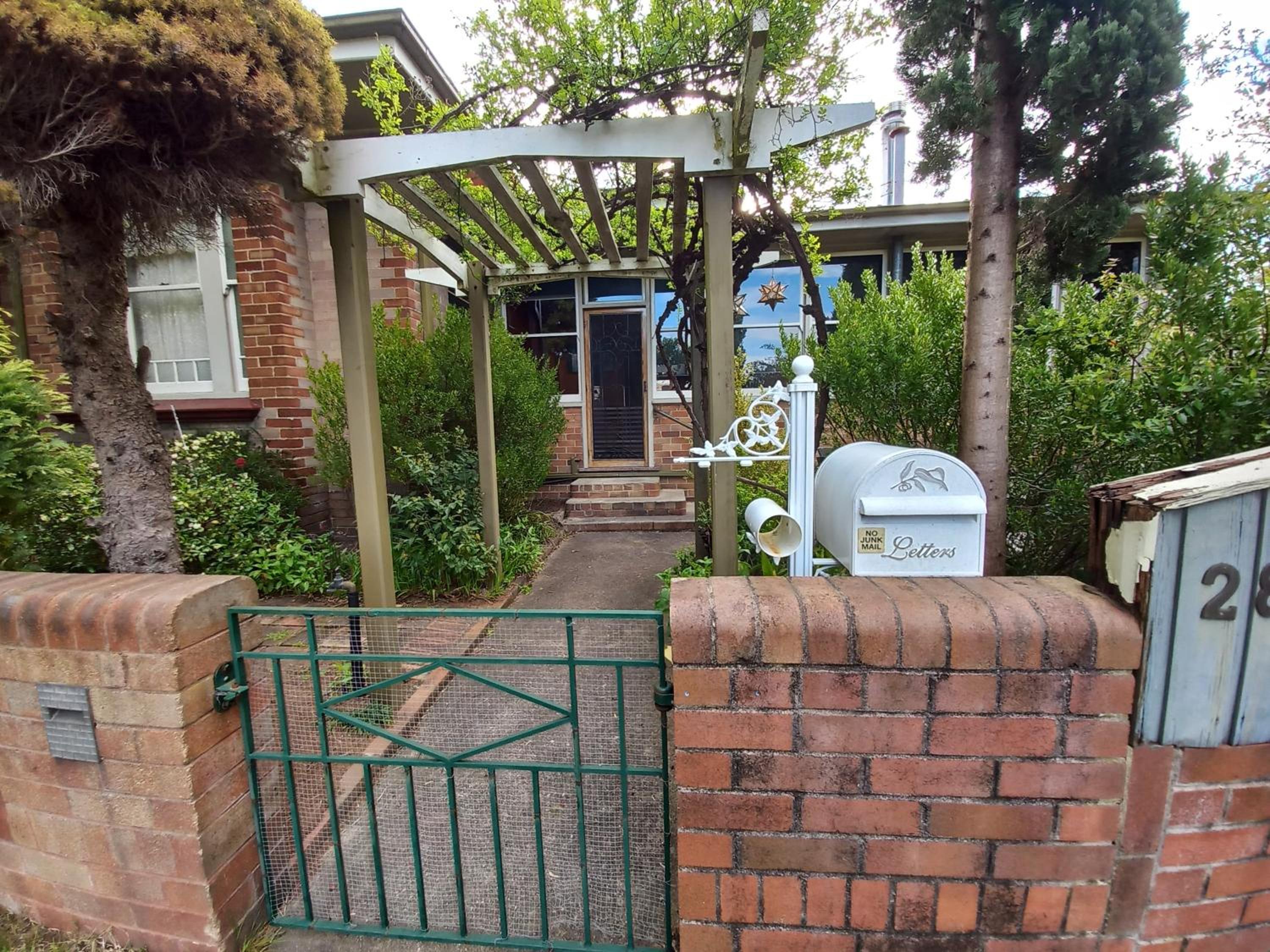 Three-Bedroom House photo 3