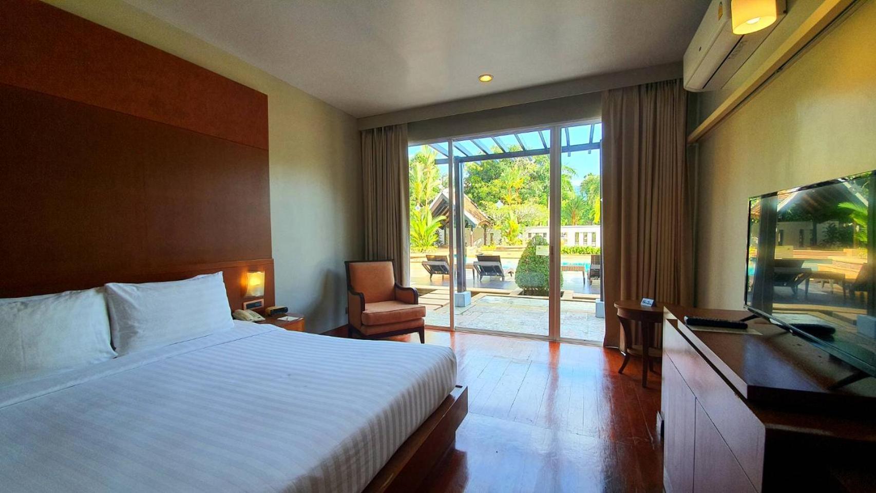Deluxe Double or Twin Room with Pool Access	 - Photo 4
