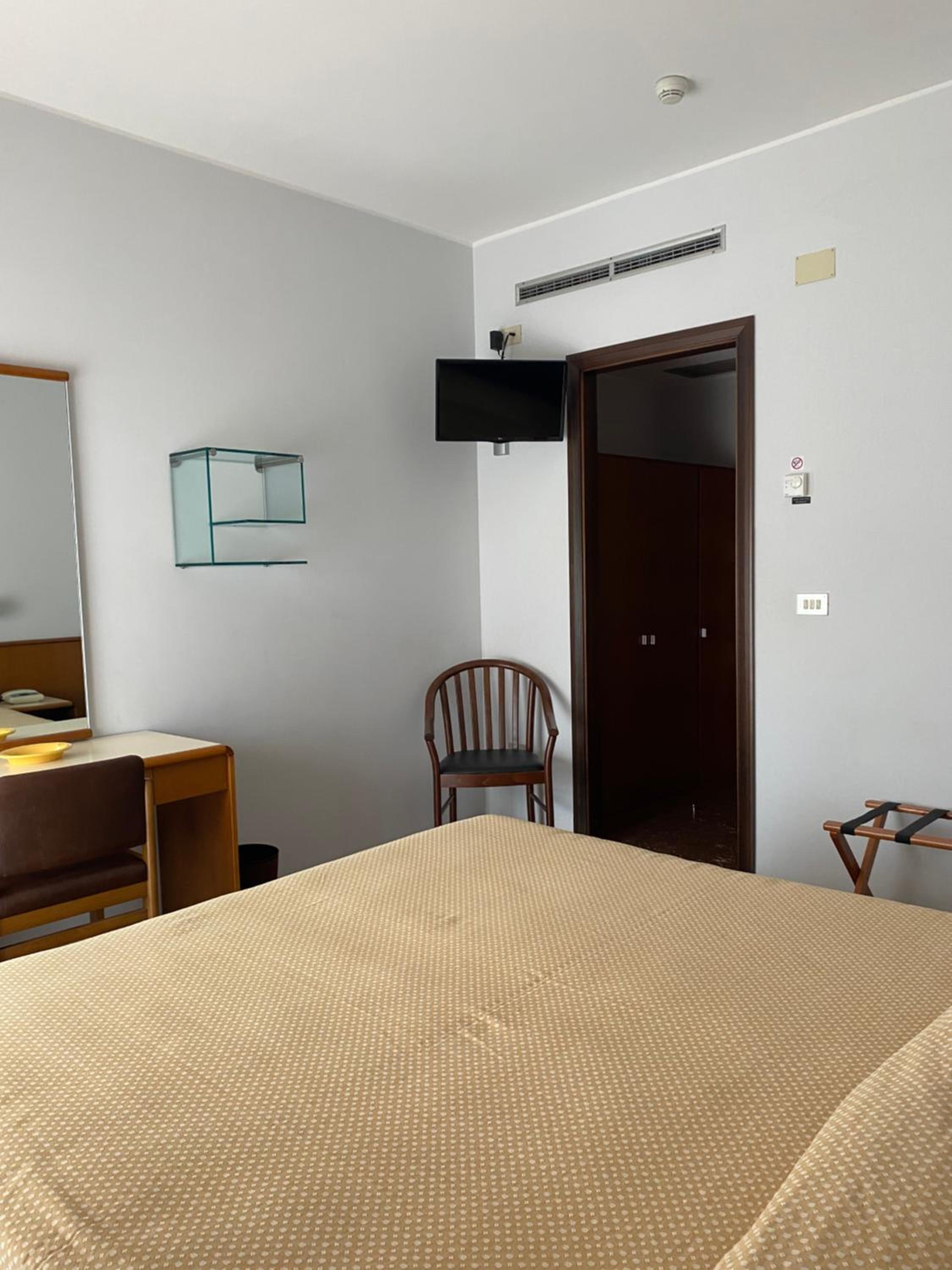  Double or Twin Room with Balcony and Sea View - Photo 6