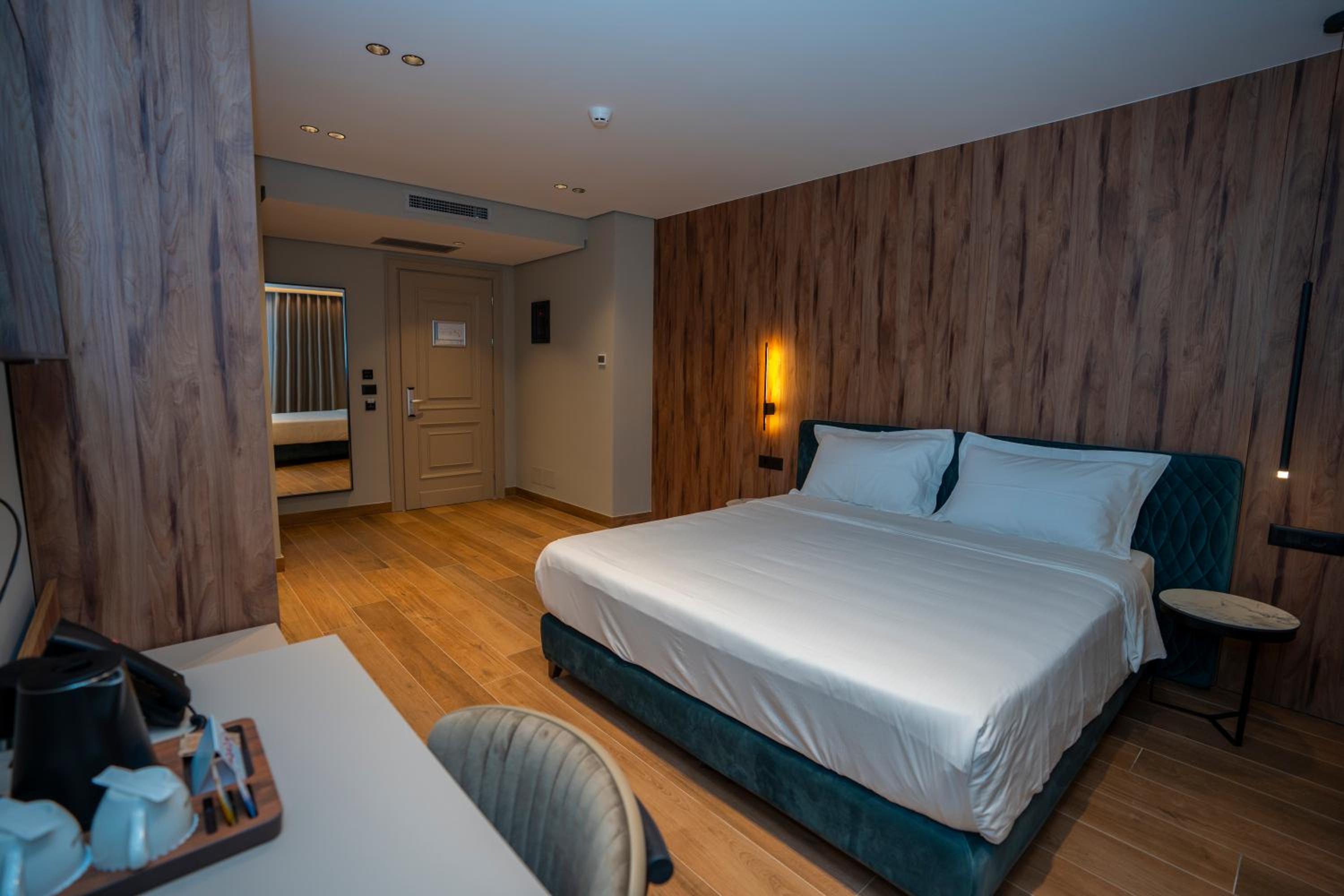 Standard Queen Room