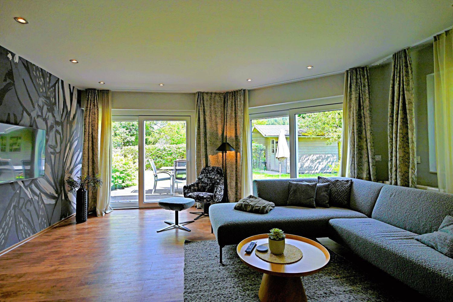 Three-Bedroom Apartment with Balcony photo 1