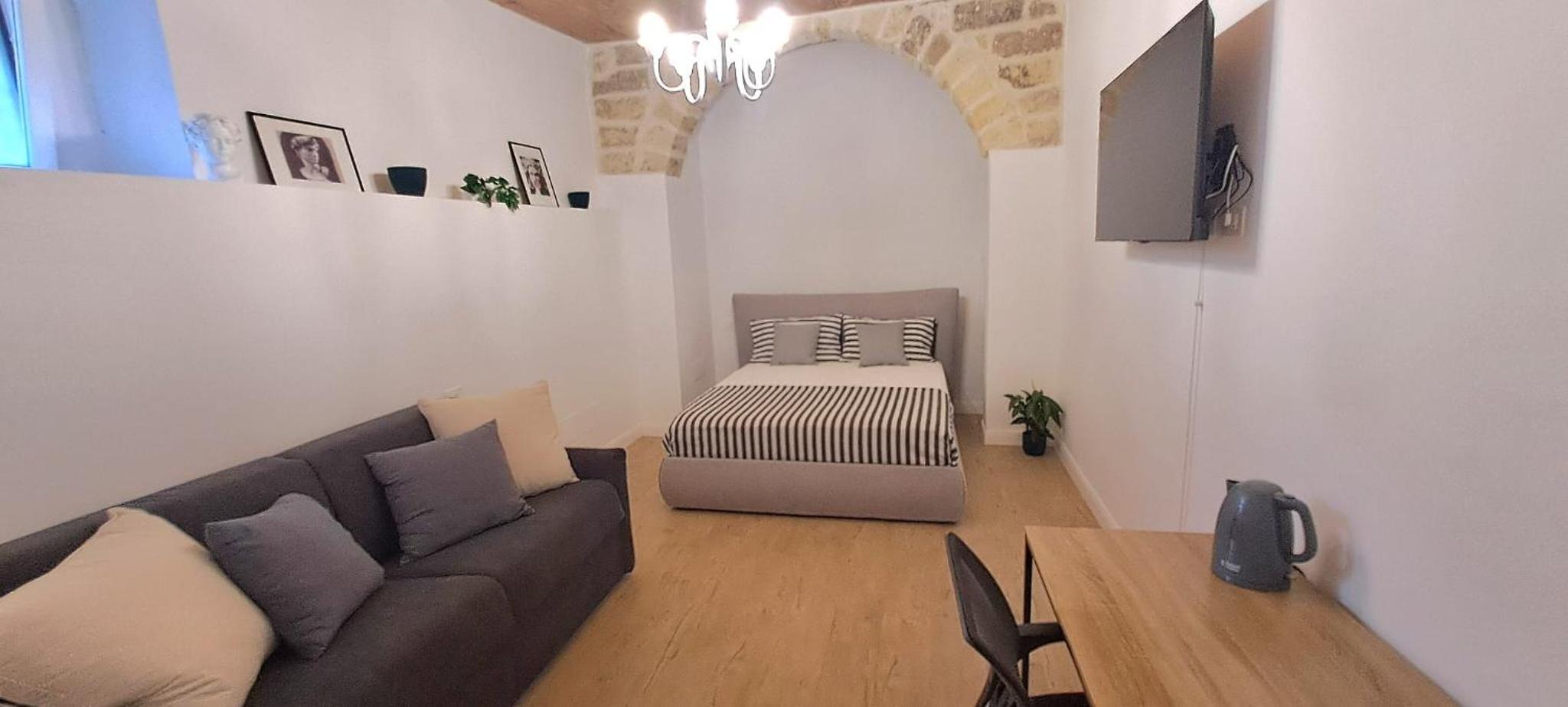 Deluxe Double Room with Shower