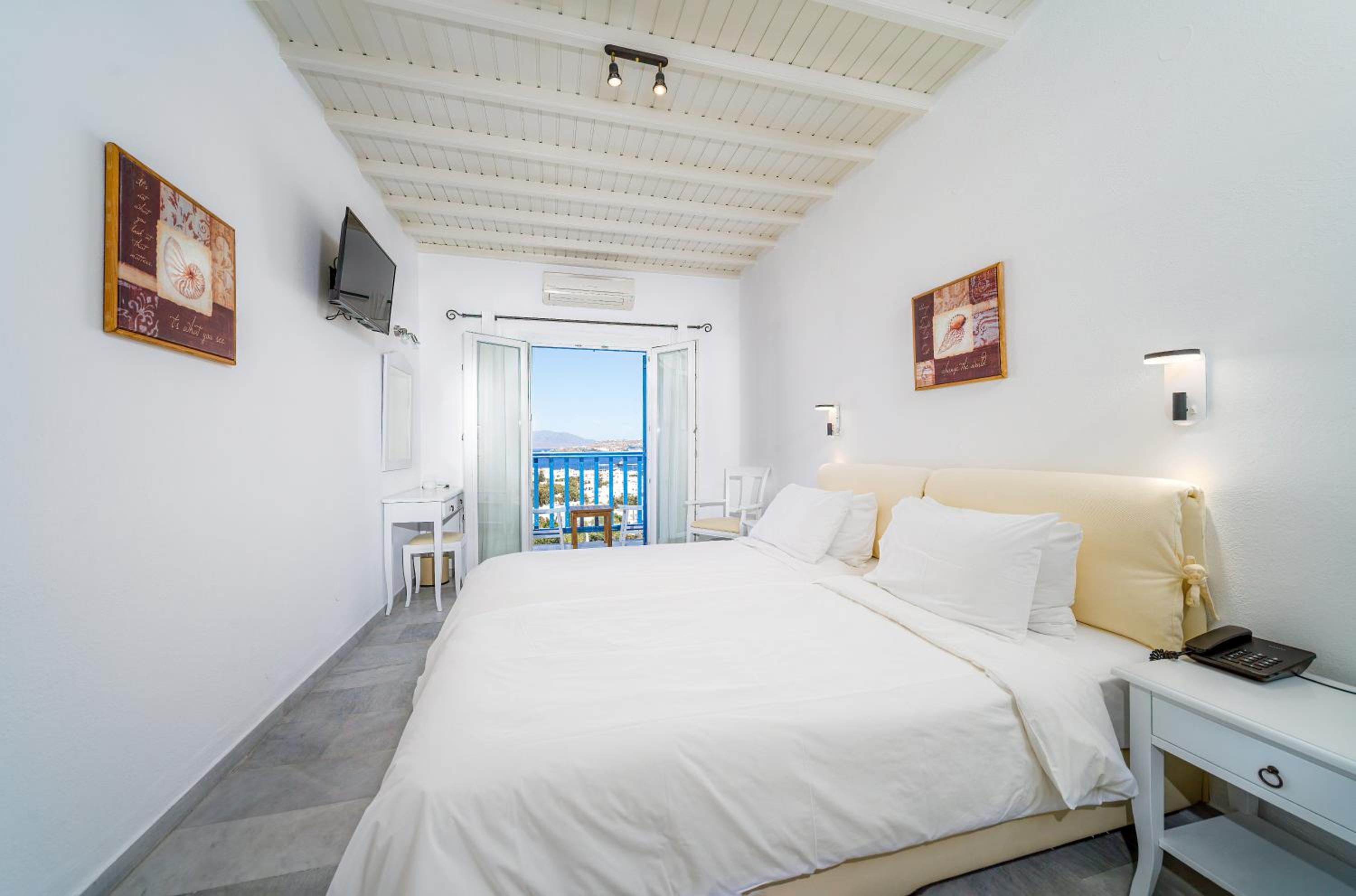 Double or Twin Room with Sea View photo 2