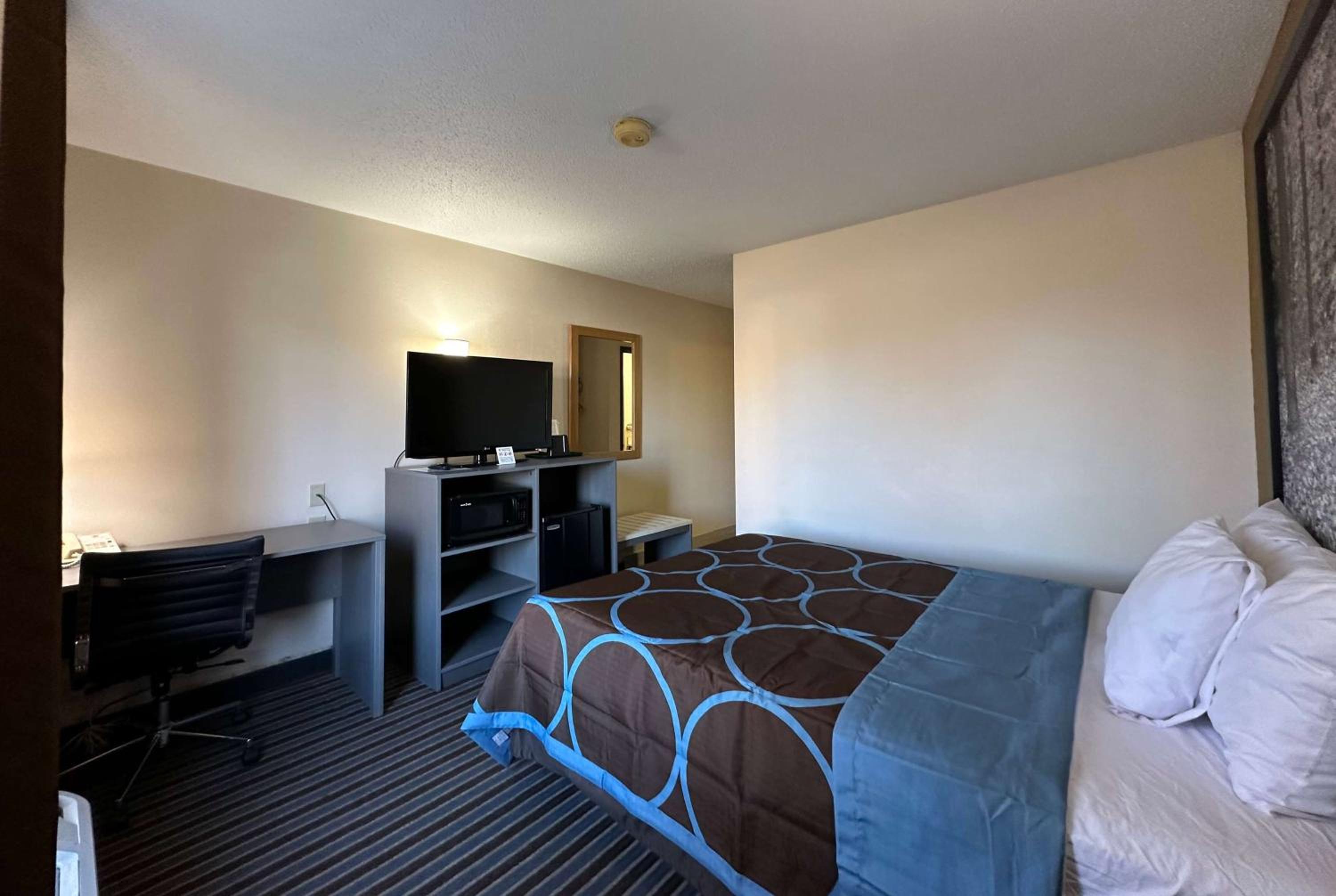 Queen Room - Disability Access/Non-Smoking - Photo 1