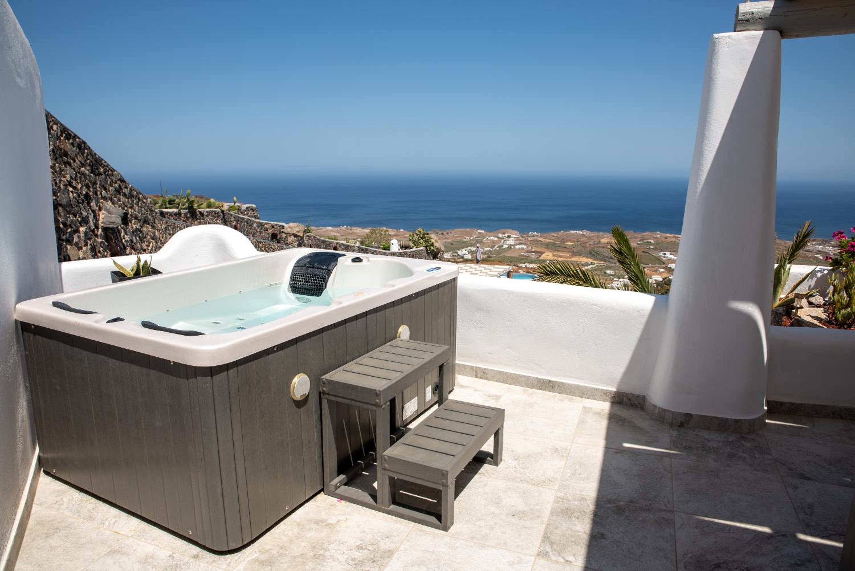 Suite with Hot Tub - Photo 18