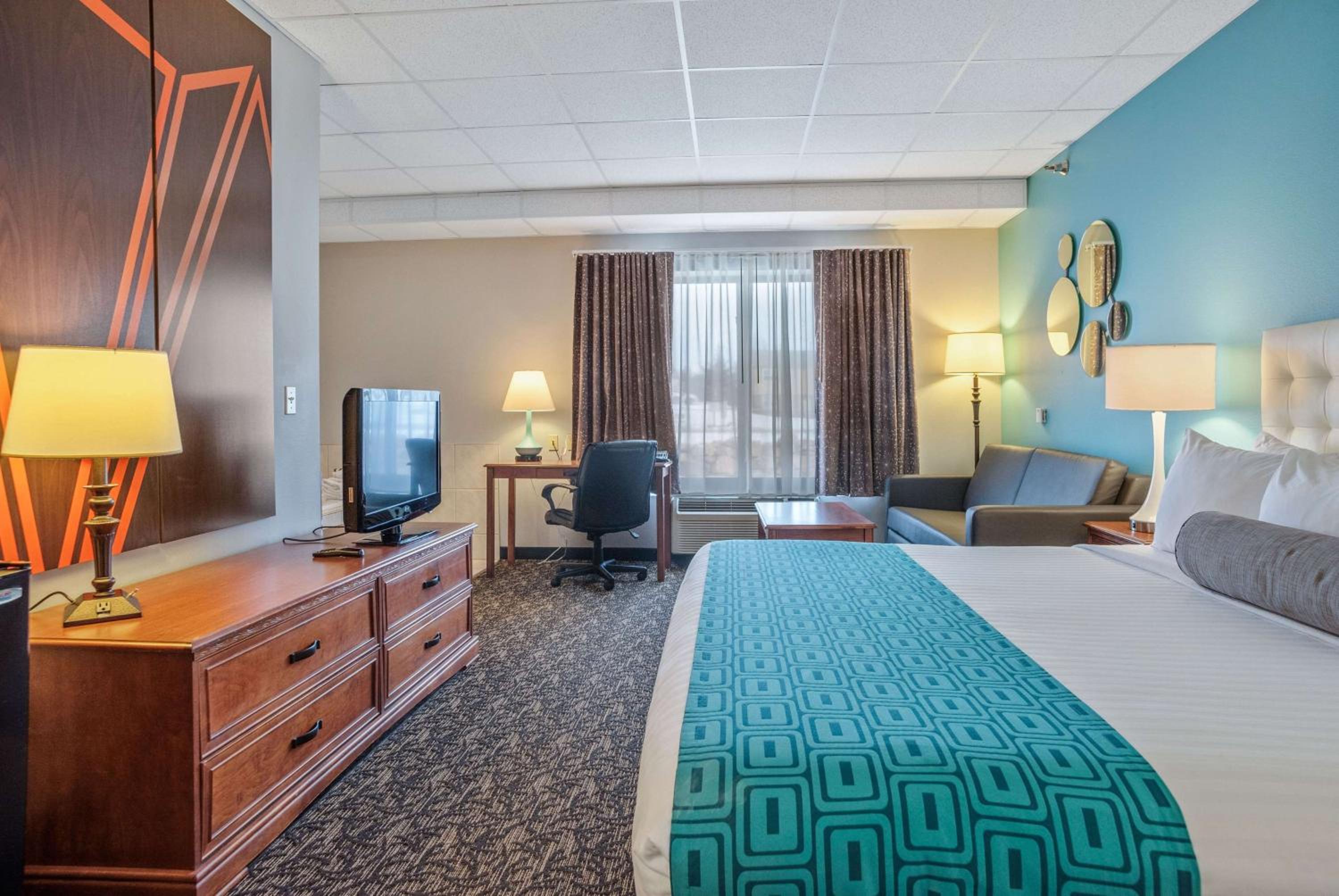 Deluxe King Room - Mobility  Access/Non-Smoking - Photo 1