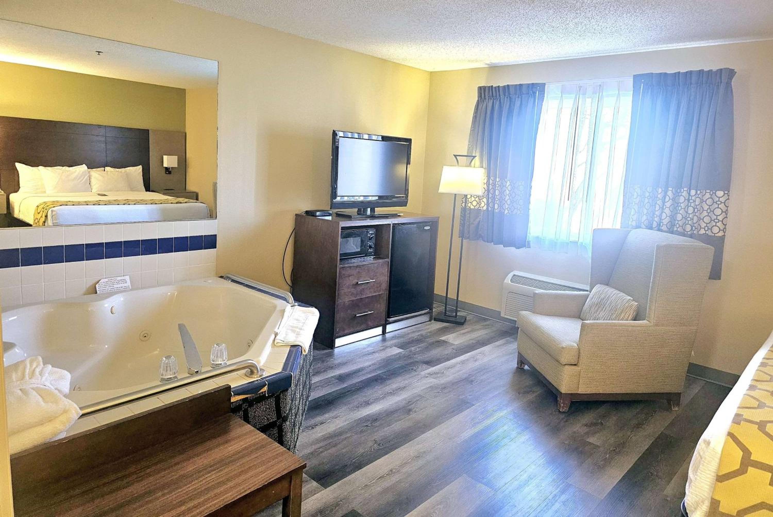1 King Bed, Mobility Accessible Studio Suite, Hot Tub, Non-Smoking