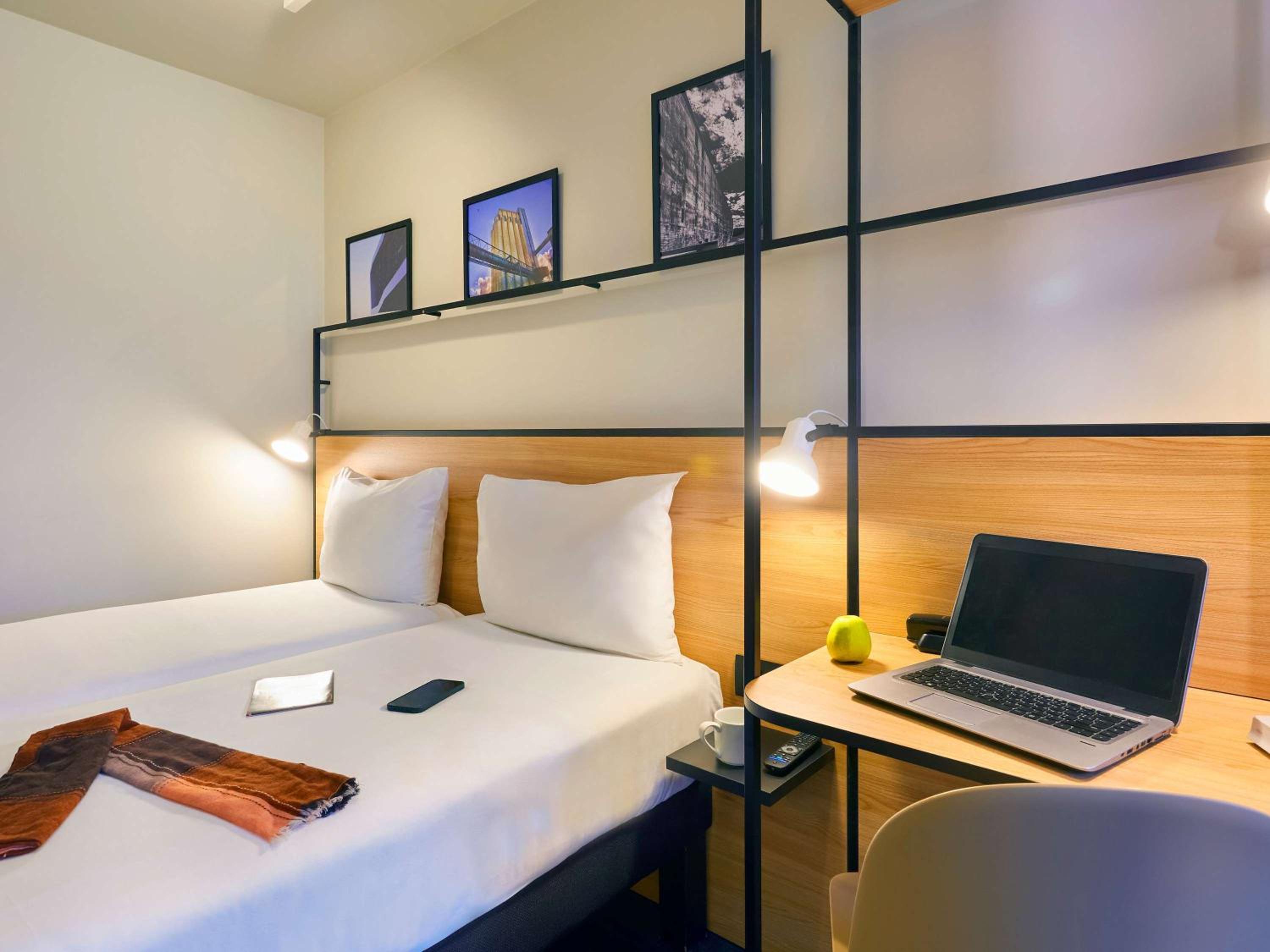 Standard Twin Room - Photo 11