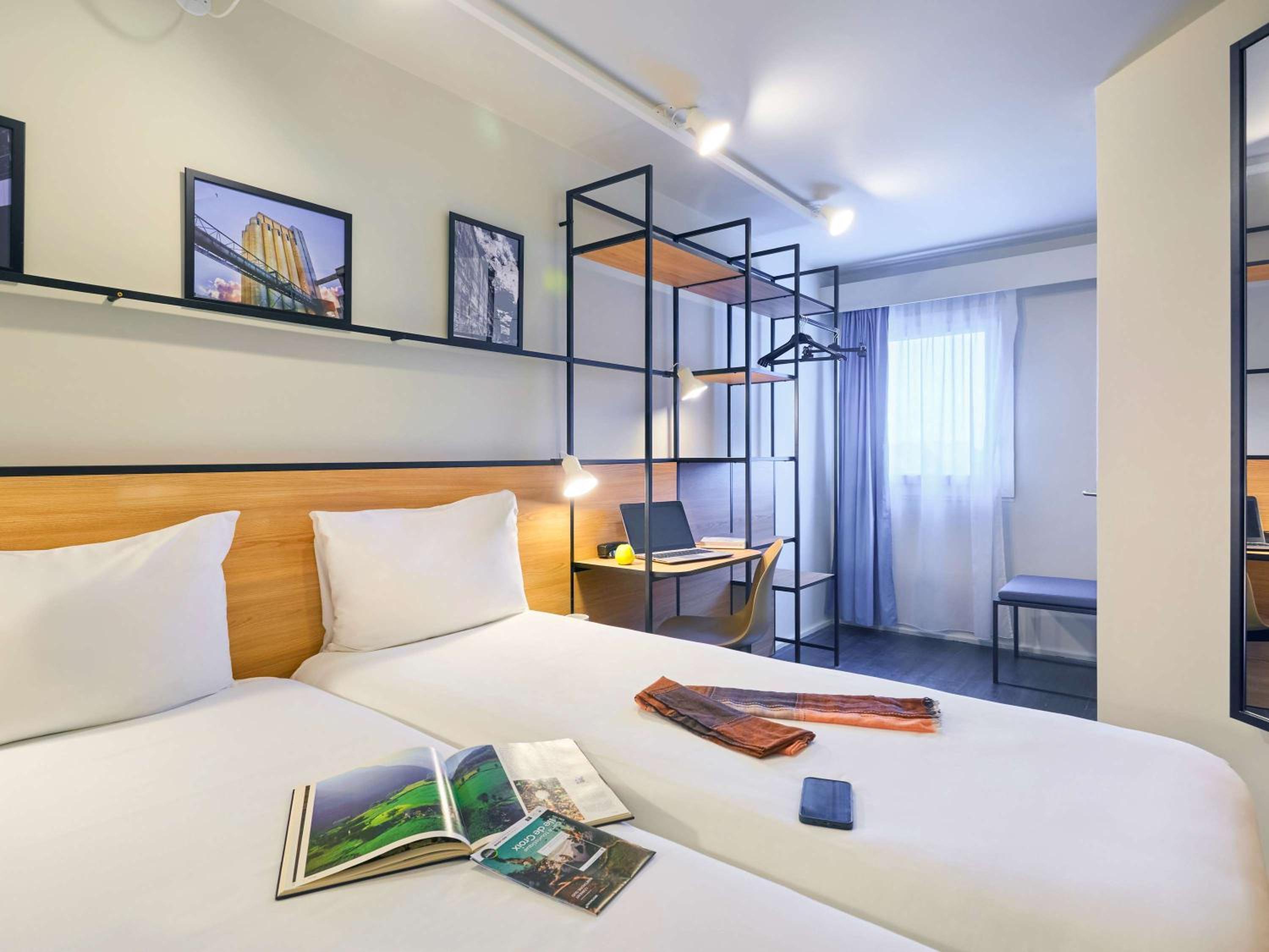 Standard Twin Room - Photo 10