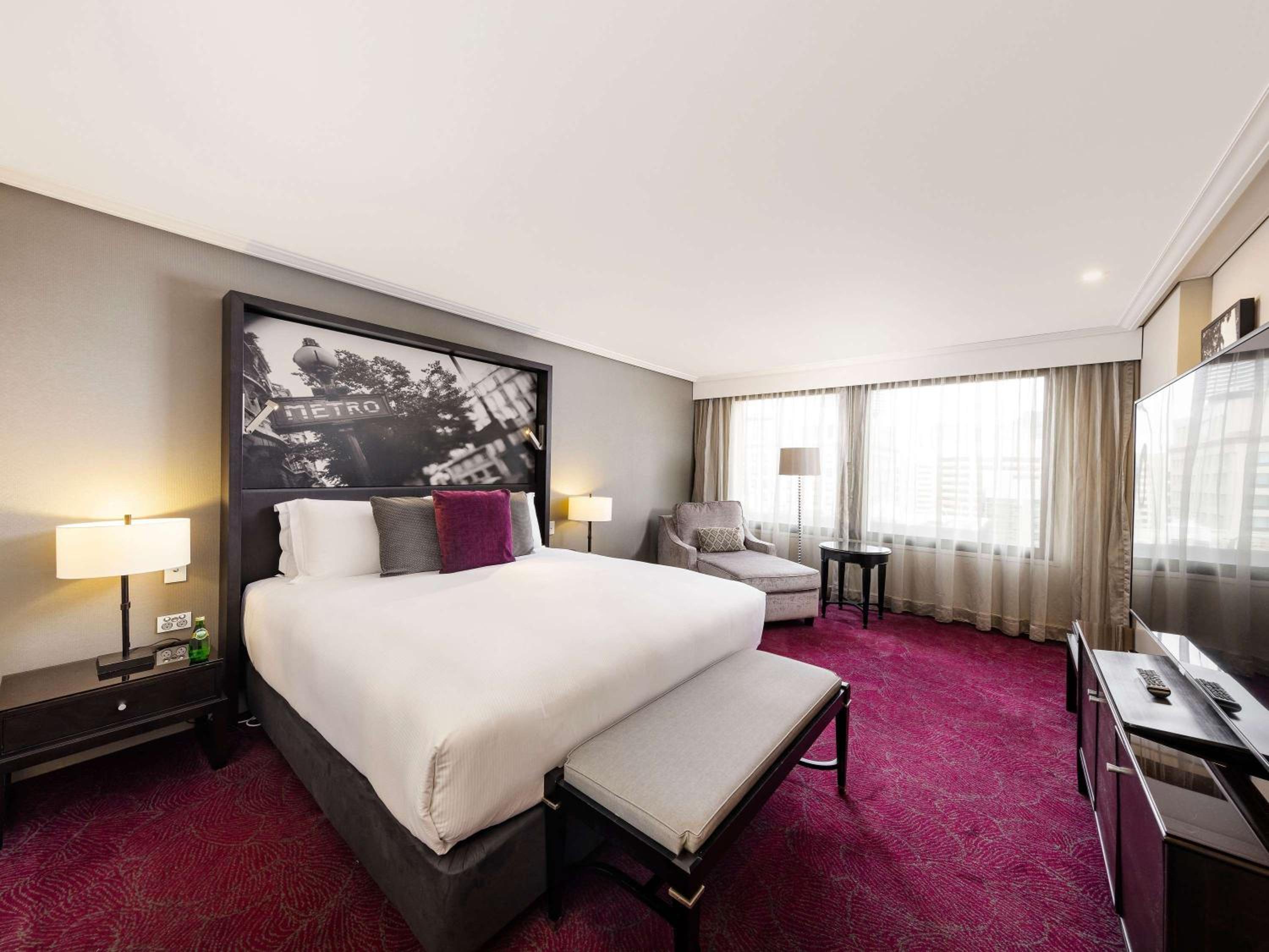 EXECUTIVE SUITE King Bed, Sofa Bed, Separate Lounge, City View - Photo 7
