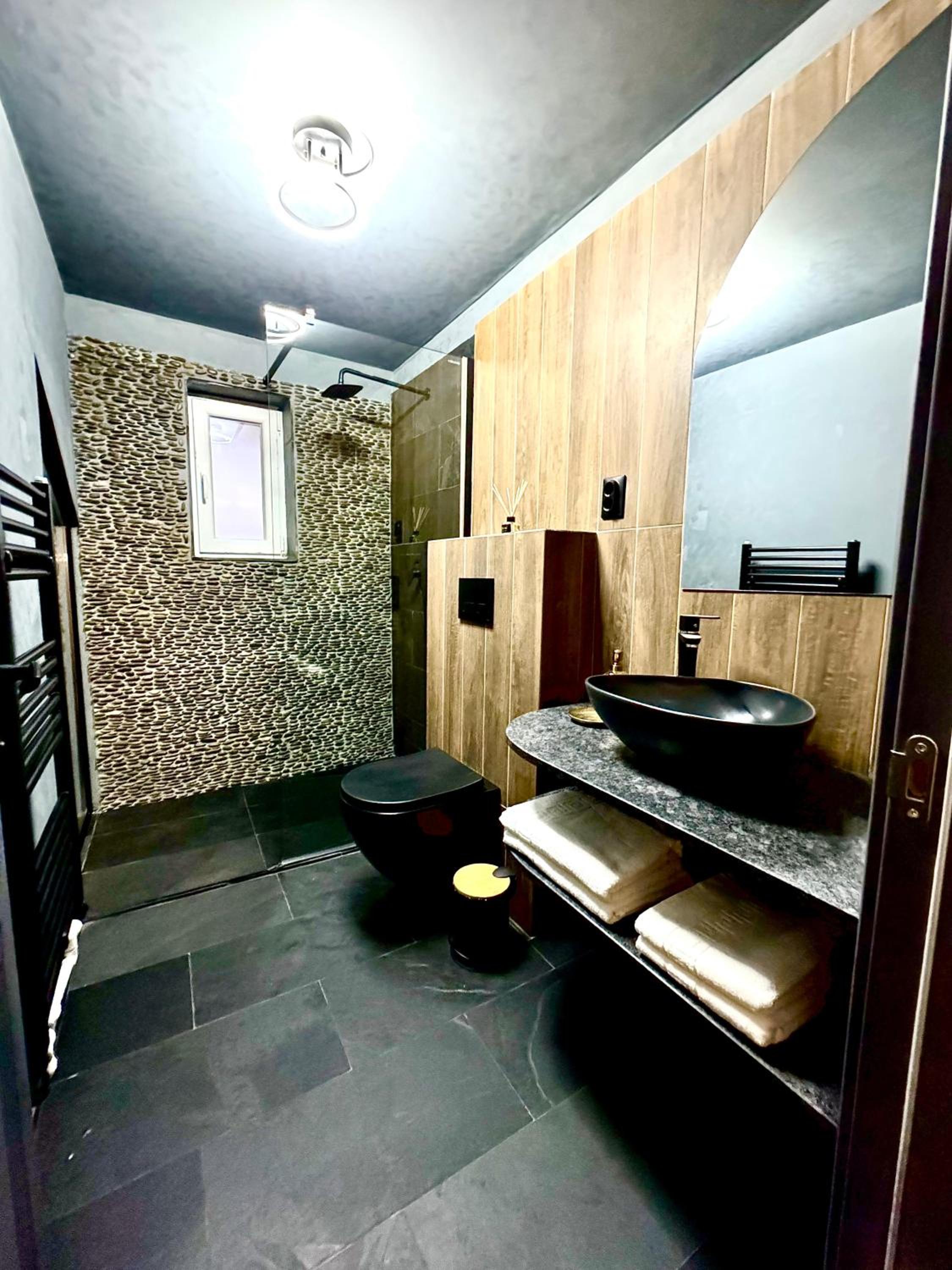 Deluxe Double Room with Balcony photo 2