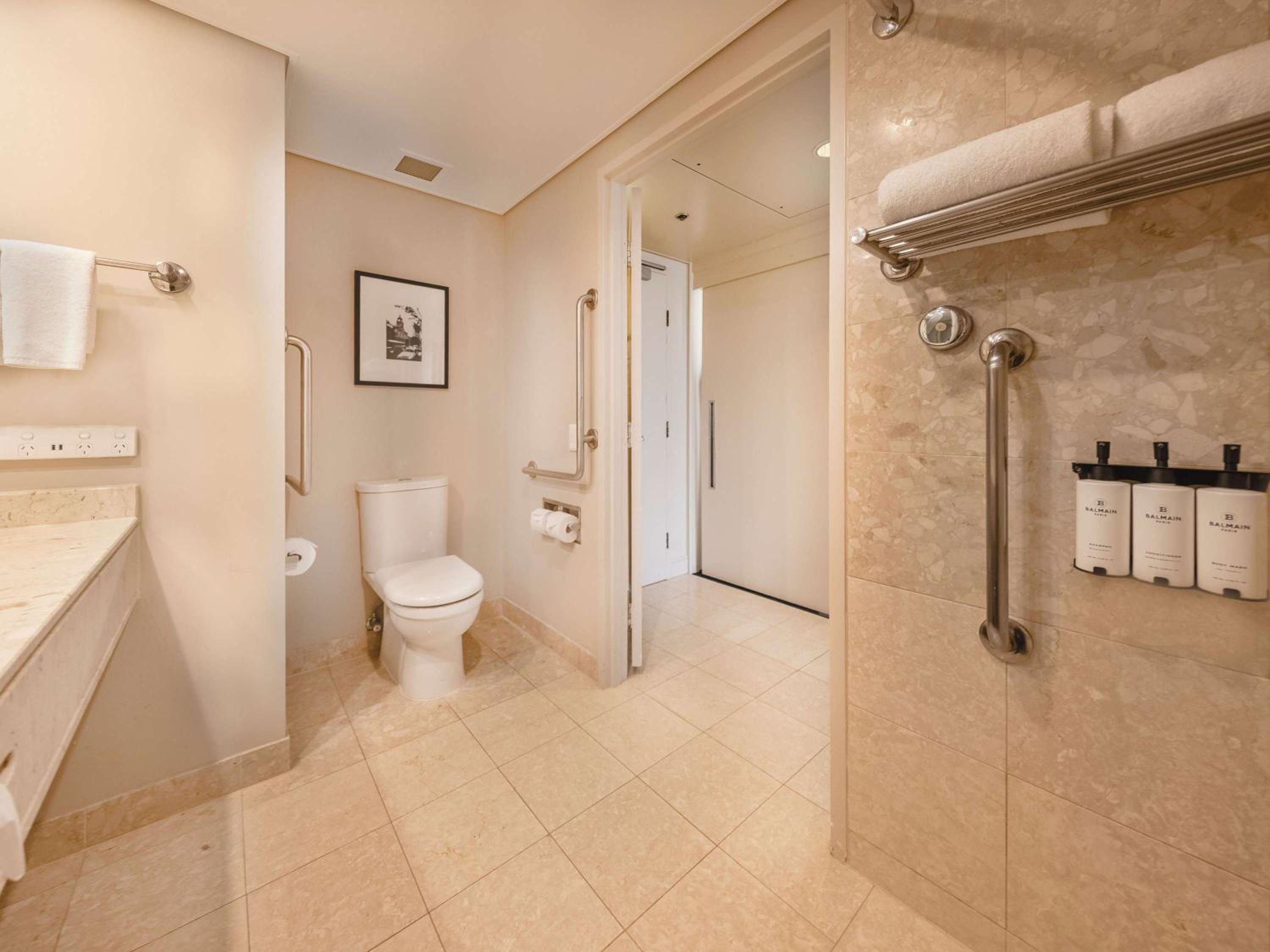SUPERIOR ROOM, 1 King Size Bed, Accessible Room