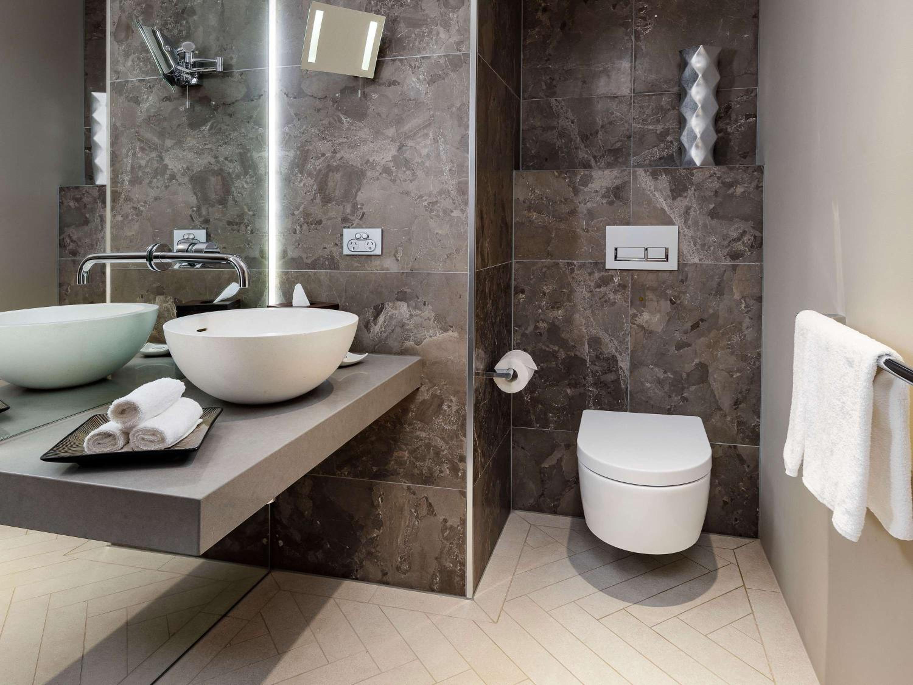 PRESTIGE SUITE Club Access, King Bed, Separate Lounge, City View High Floor, Luxury Bath, 64m2