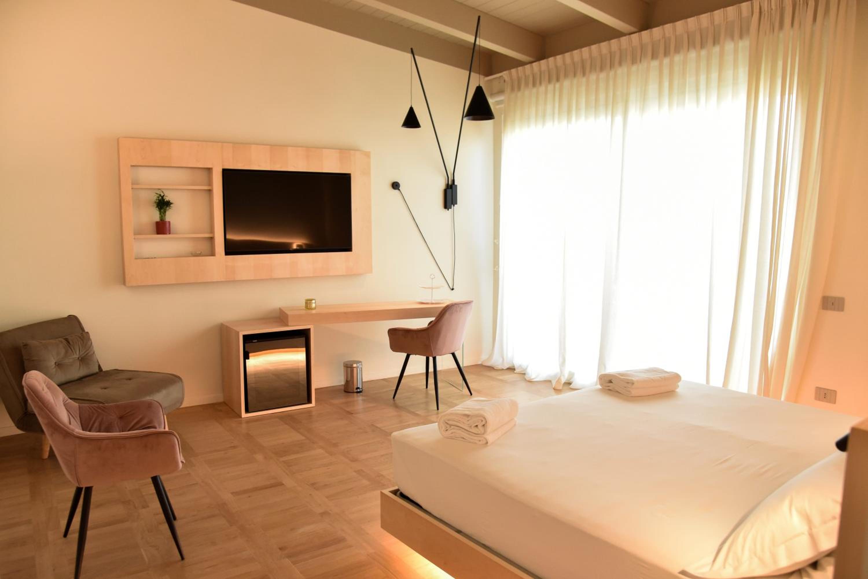 Deluxe Suite with Sea View photo 3