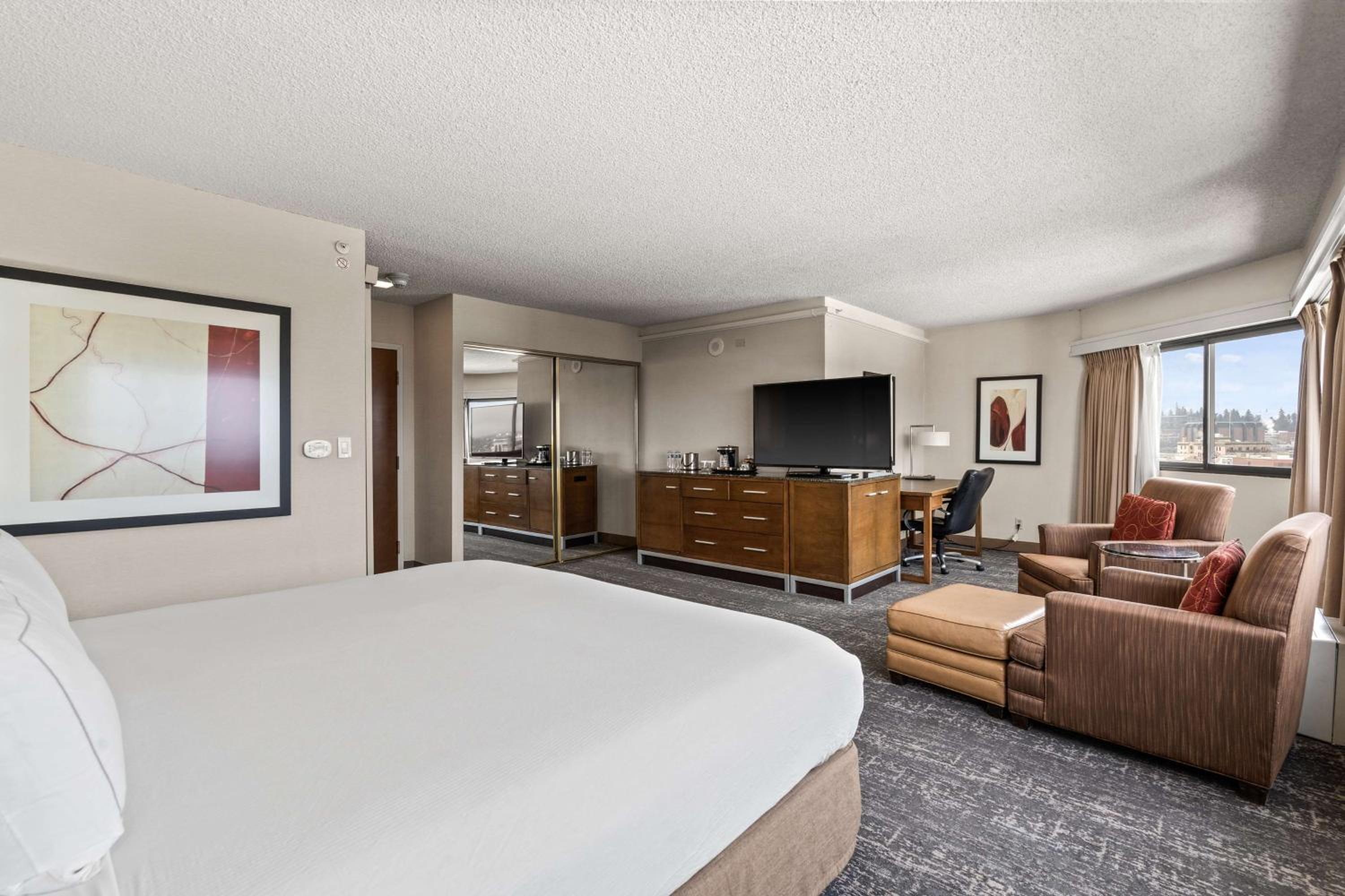 Corner King Room - Photo 1