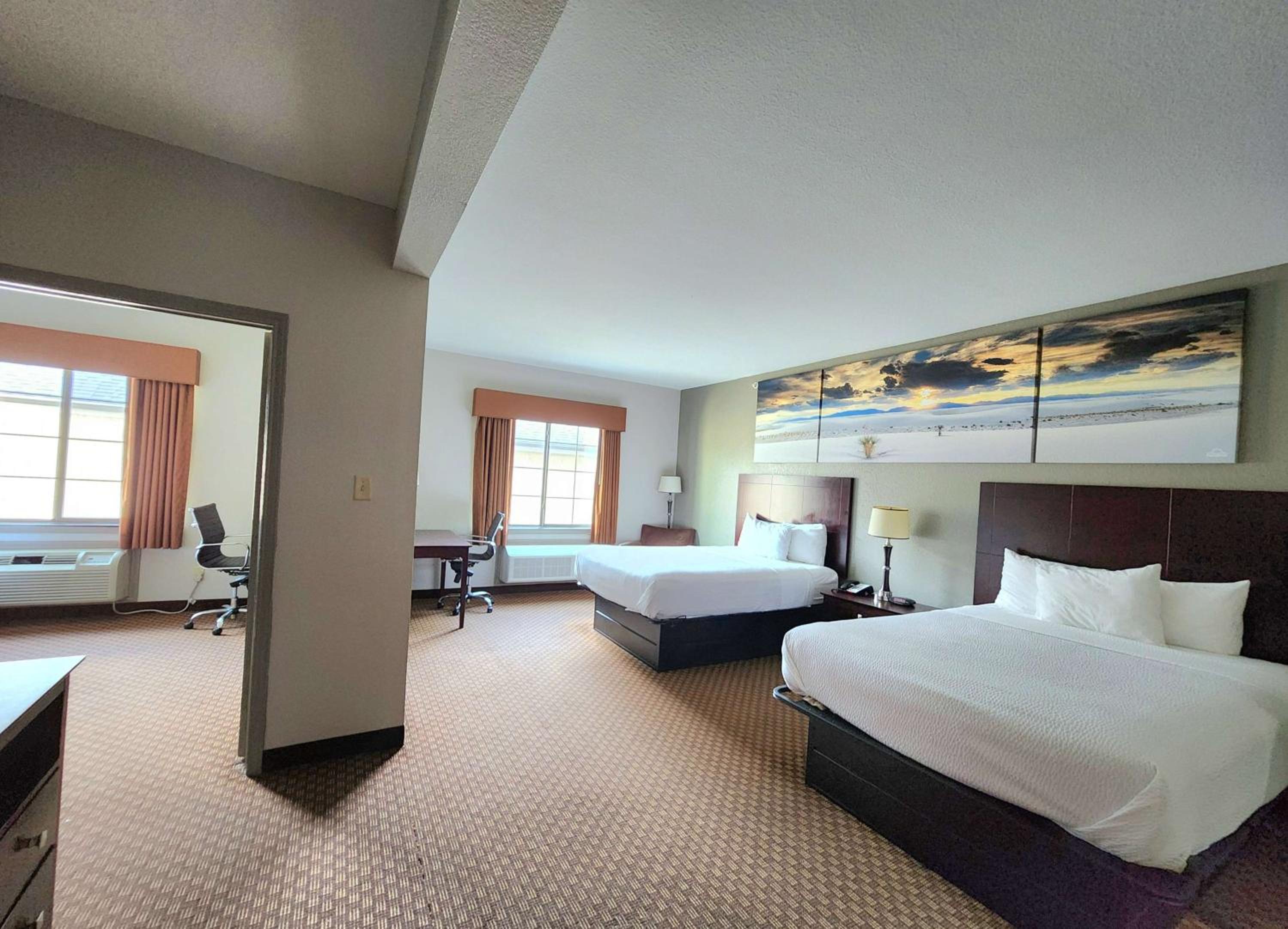 One-Bedroom Queen Suite with Kitchenette - Non-Smoking - Photo 1