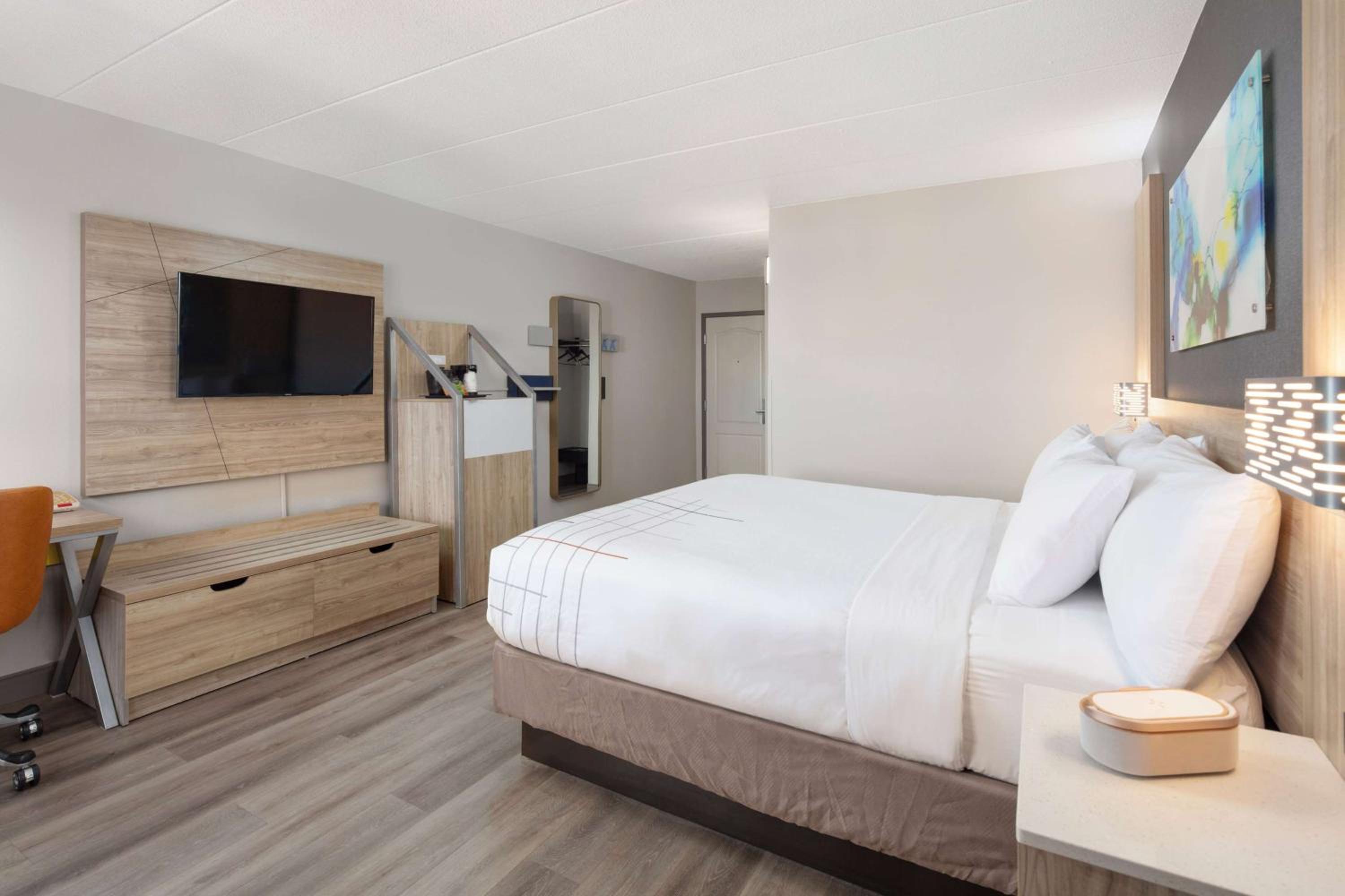 King Room - Mobility Access/Non-Smoking - Photo 1