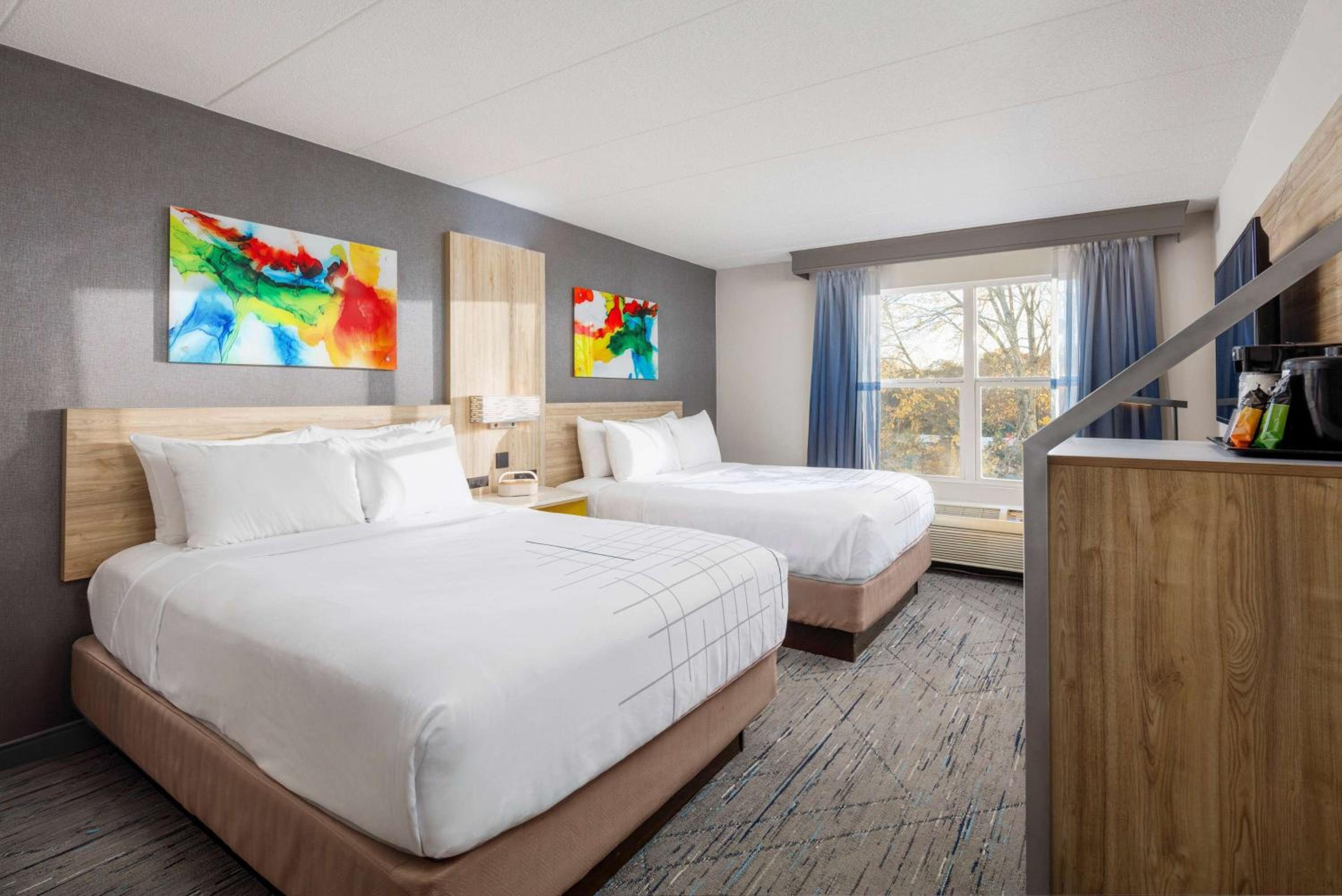 One-Bedroom Suite with Two Queen Beds - Non-Smoking - Photo 1