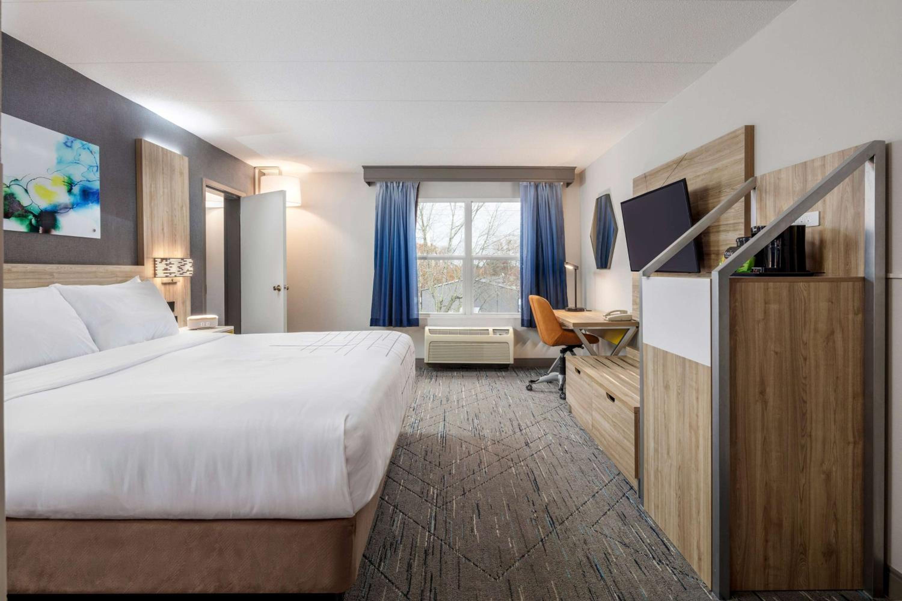 One-Bedroom King Suite - Non-Smoking - Photo 1