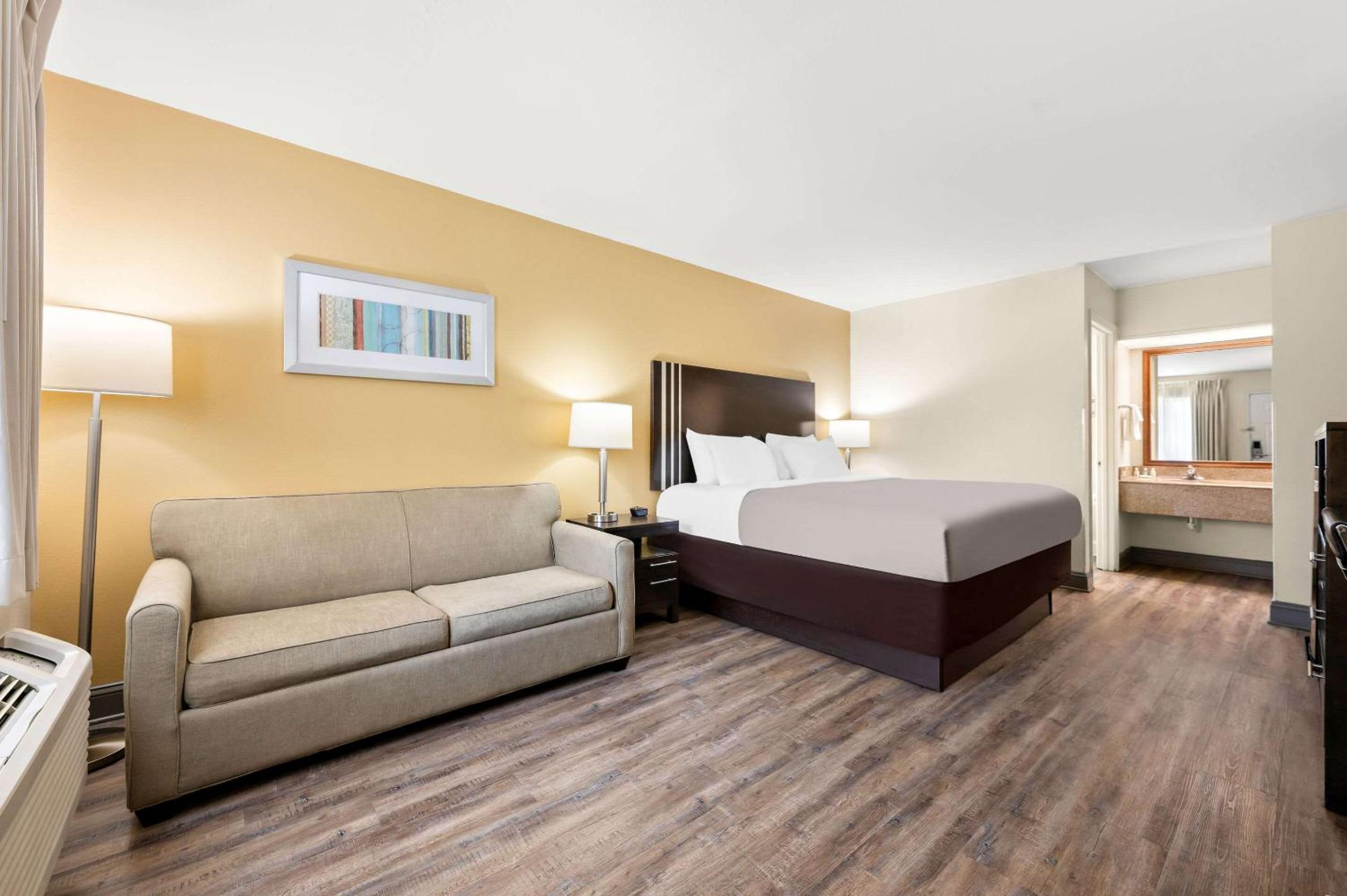 King Room - Ground Floor/Non-Smoking photo 1