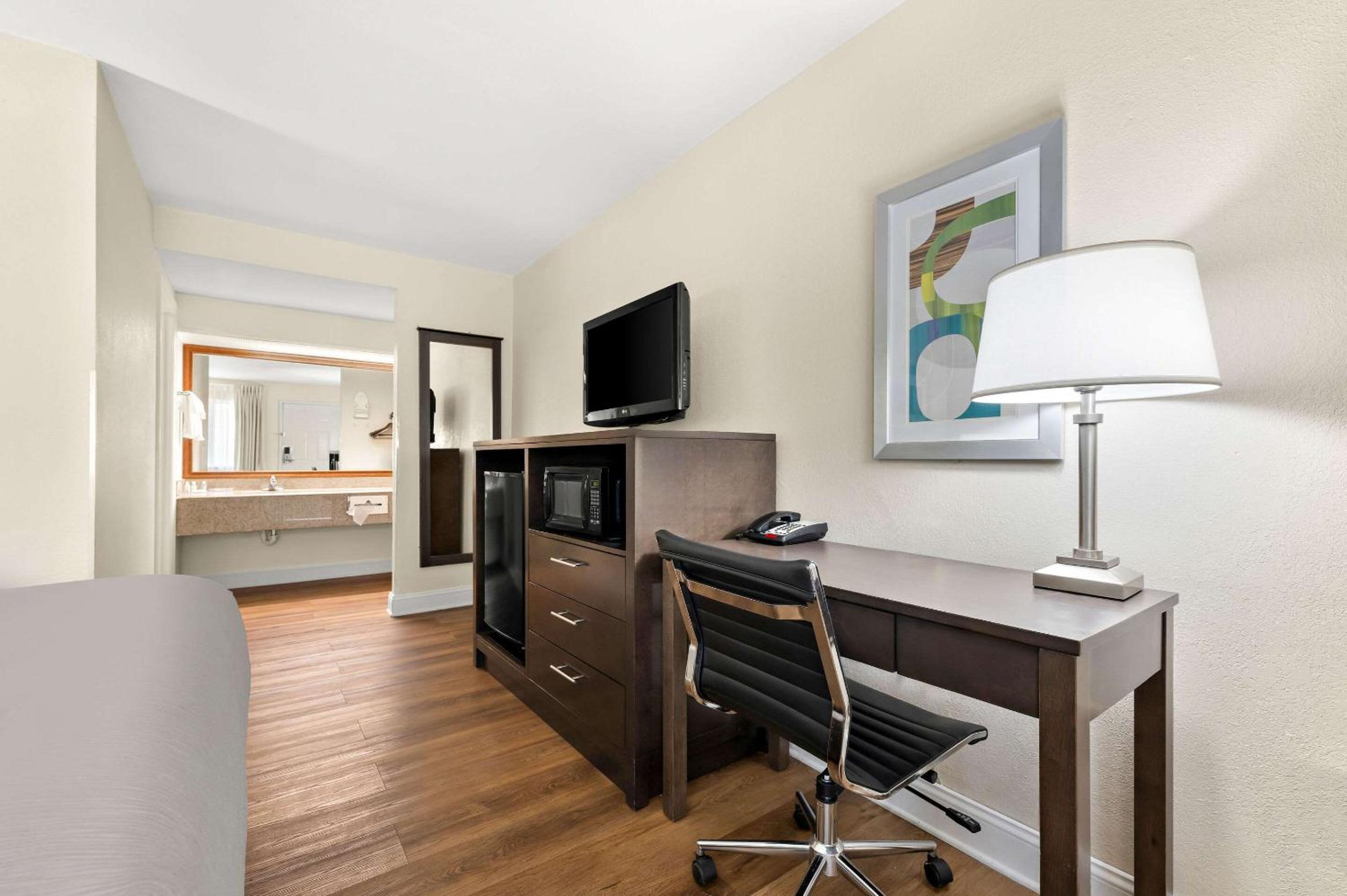 King Room - Upper Floor/Non-Smoking photo 3