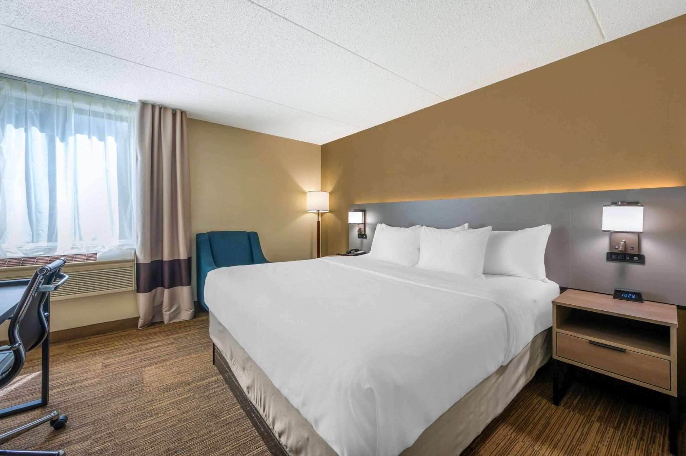 King Room - Accessible/Non-Smoking - Photo 1