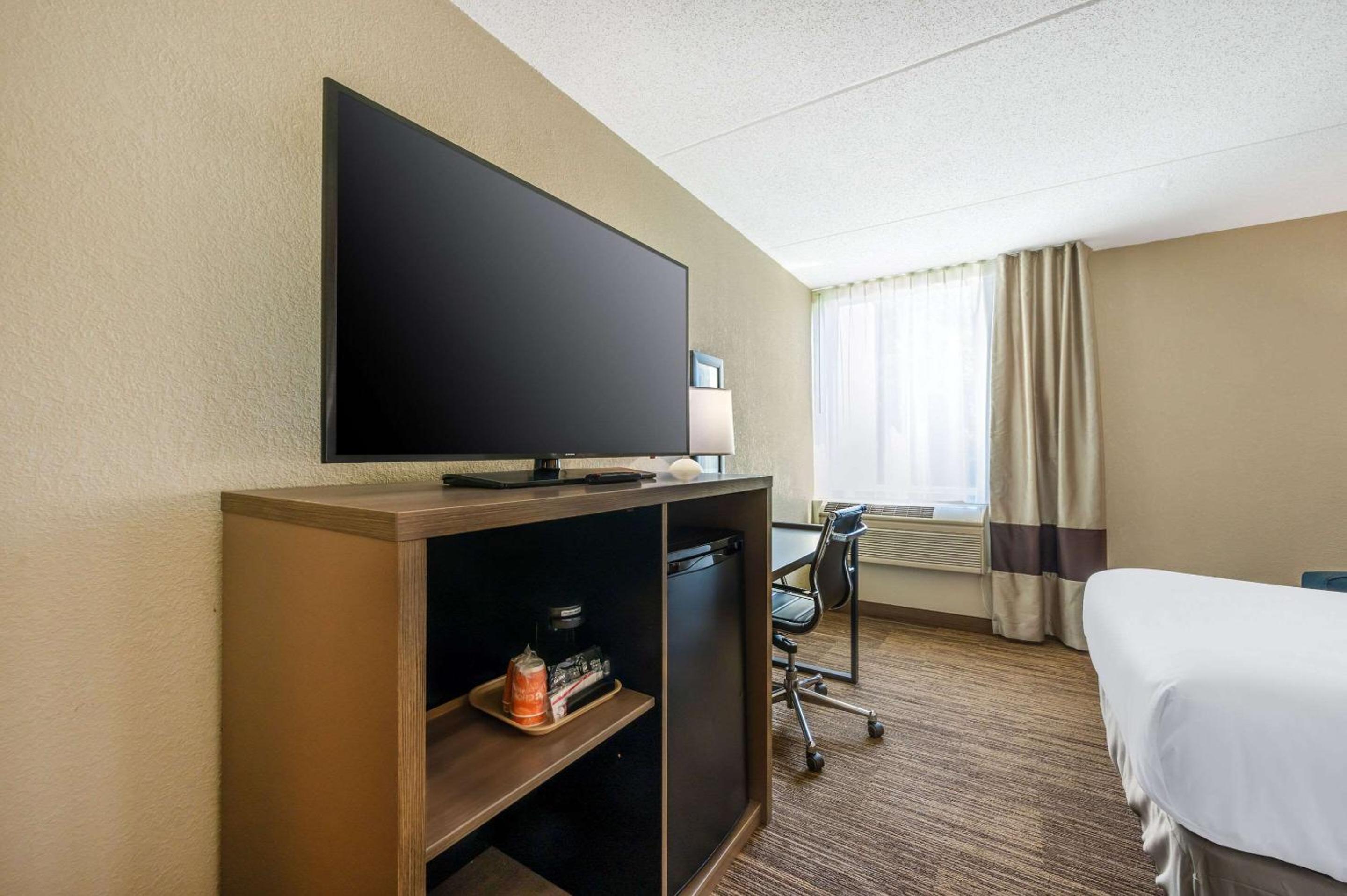 Double Room - Non-Smoking  - Photo 4