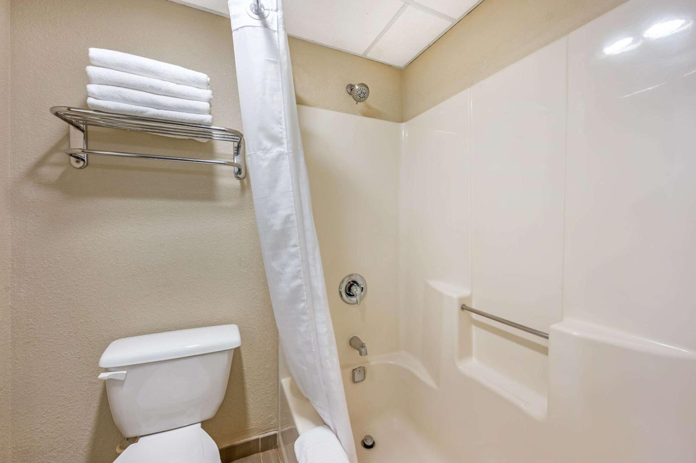 Double Room - Non-Smoking  - Photo 3